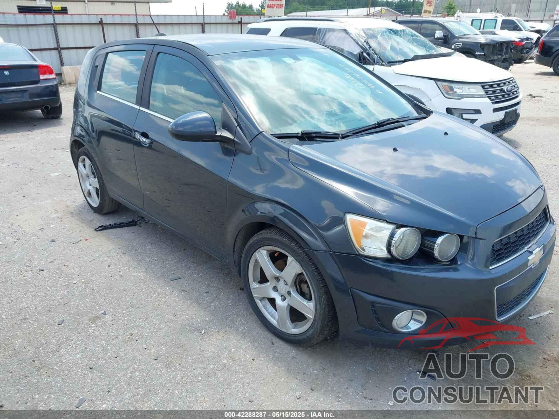 CHEVROLET SONIC 2015 - 1G1JE6SB5F4124461