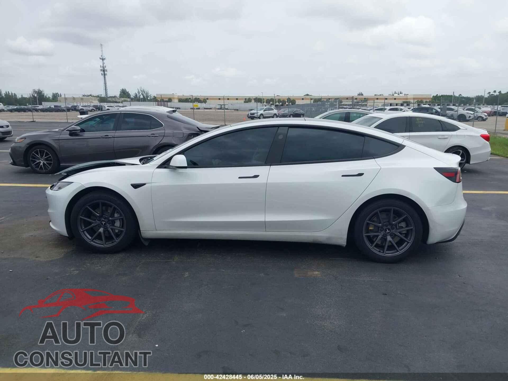 TESLA MODEL 3 2024 - 5YJ3E1EA5RF725209