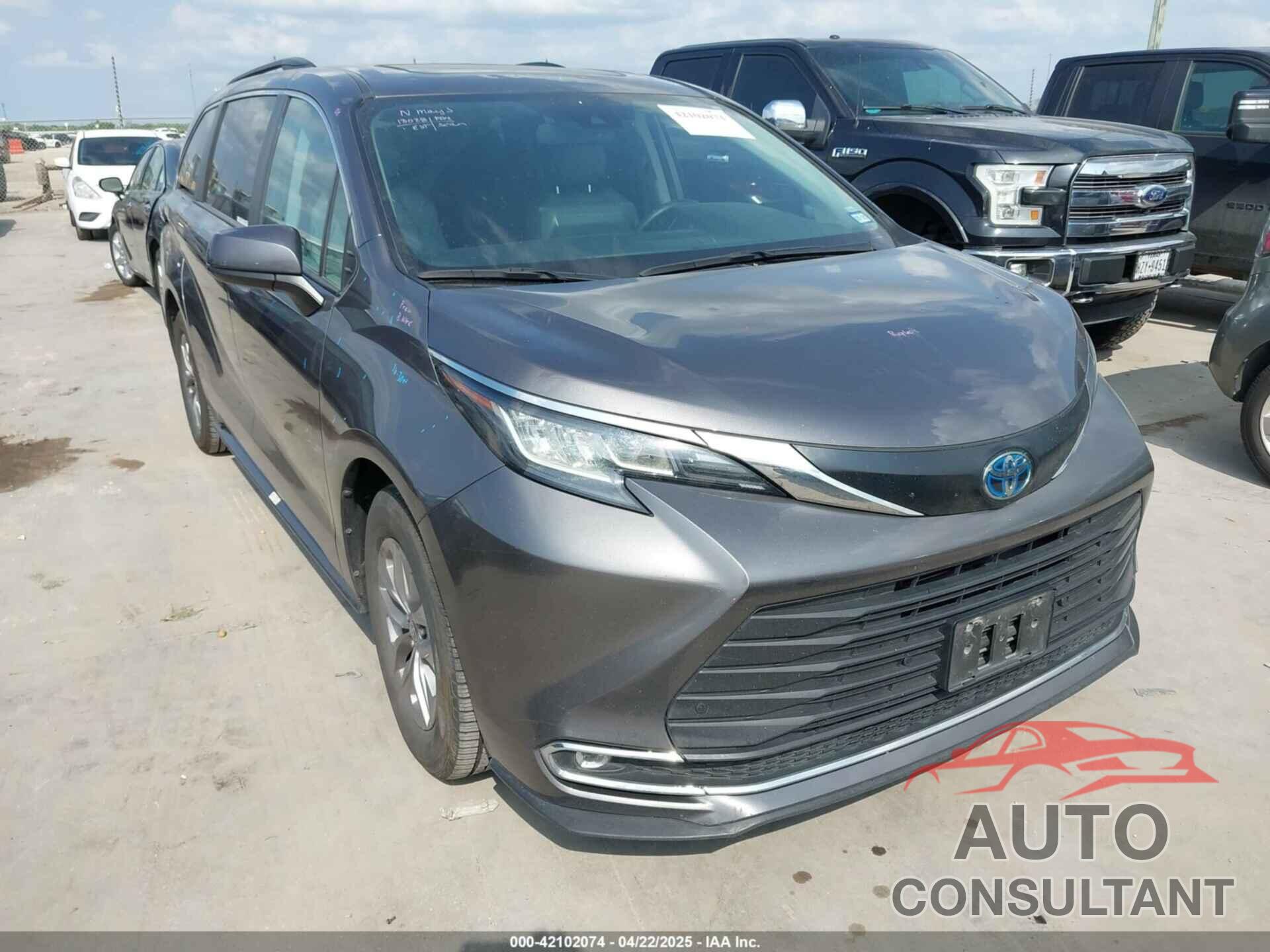 TOYOTA SIENNA 2023 - 5TDYRKEC4PS163555