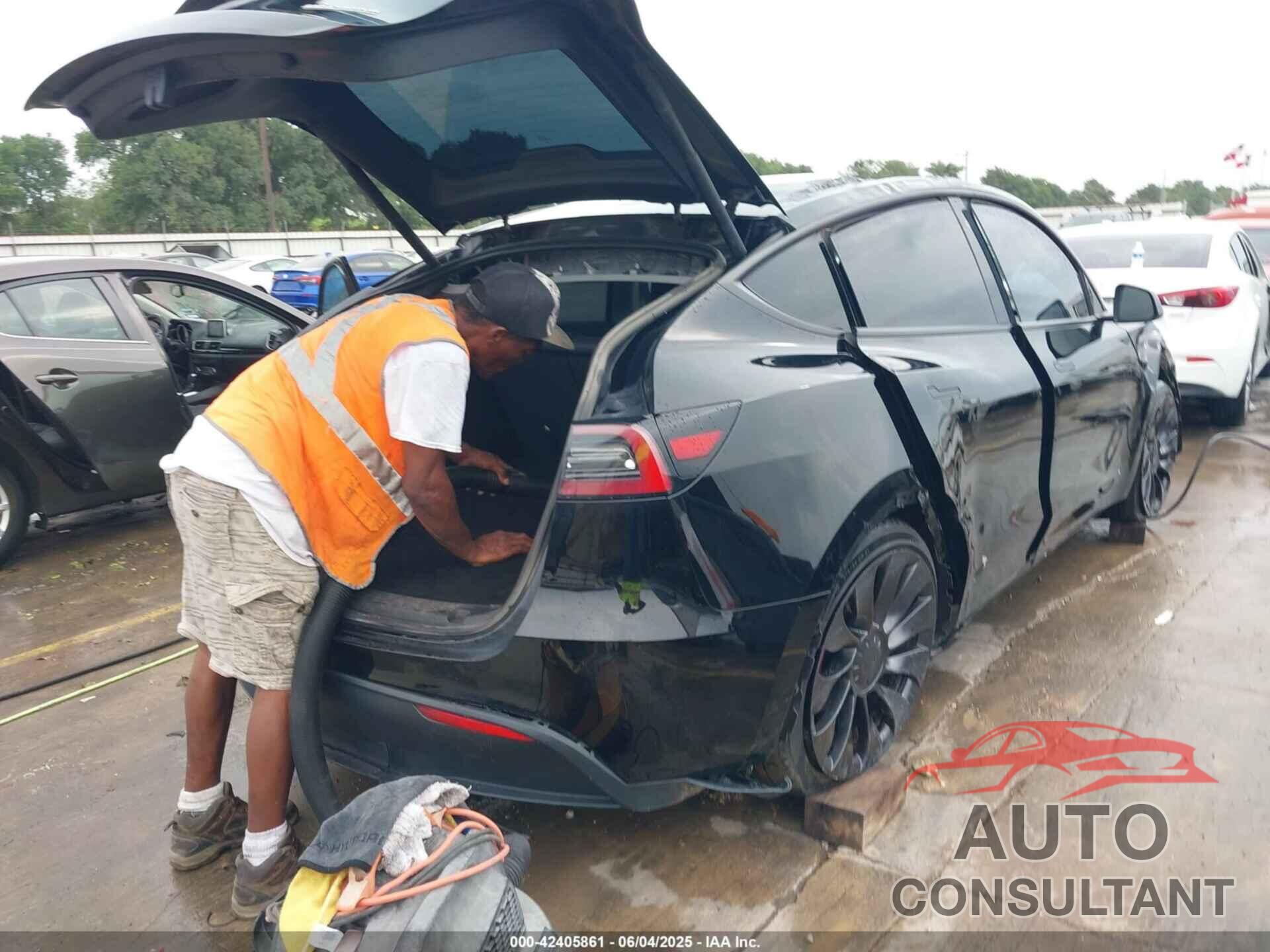 TESLA MODEL Y 2023 - 7SAYGDEF2PF700913