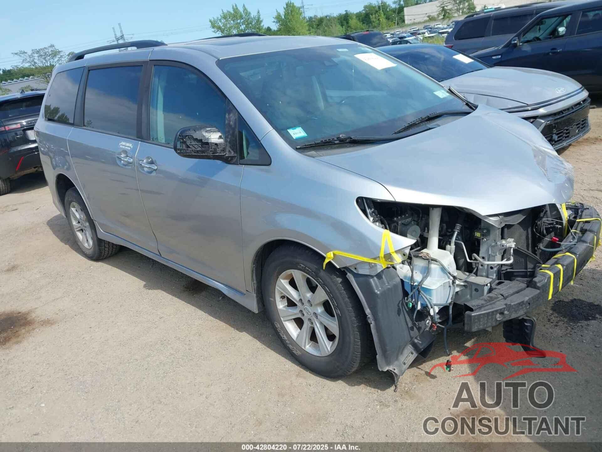 TOYOTA SIENNA 2018 - 5TDXZ3DC3JS938129