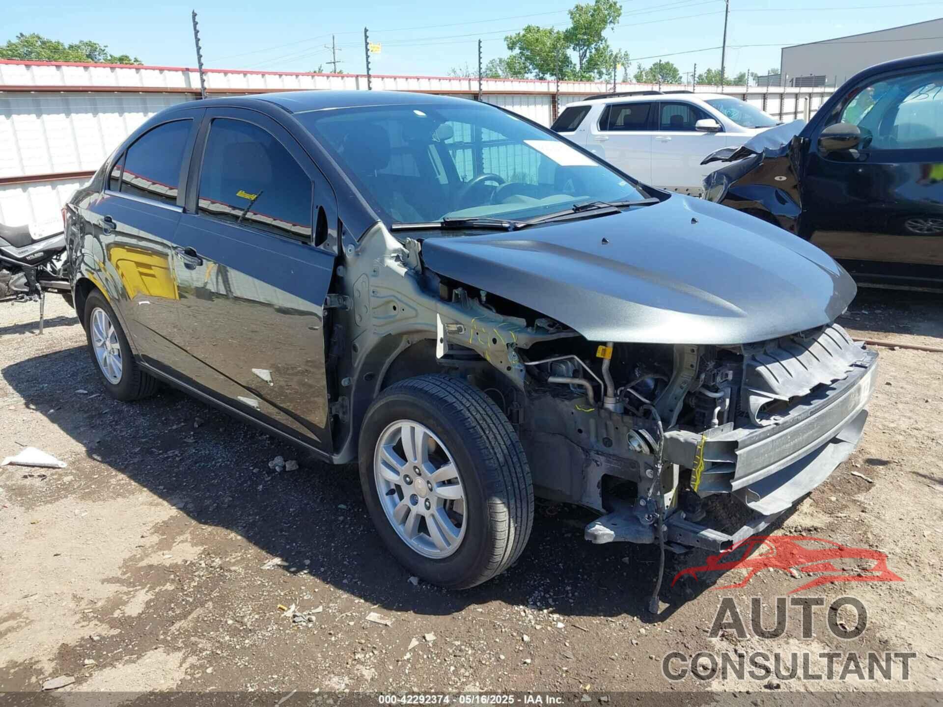 CHEVROLET SONIC 2018 - 1G1JD5SH3J4103294
