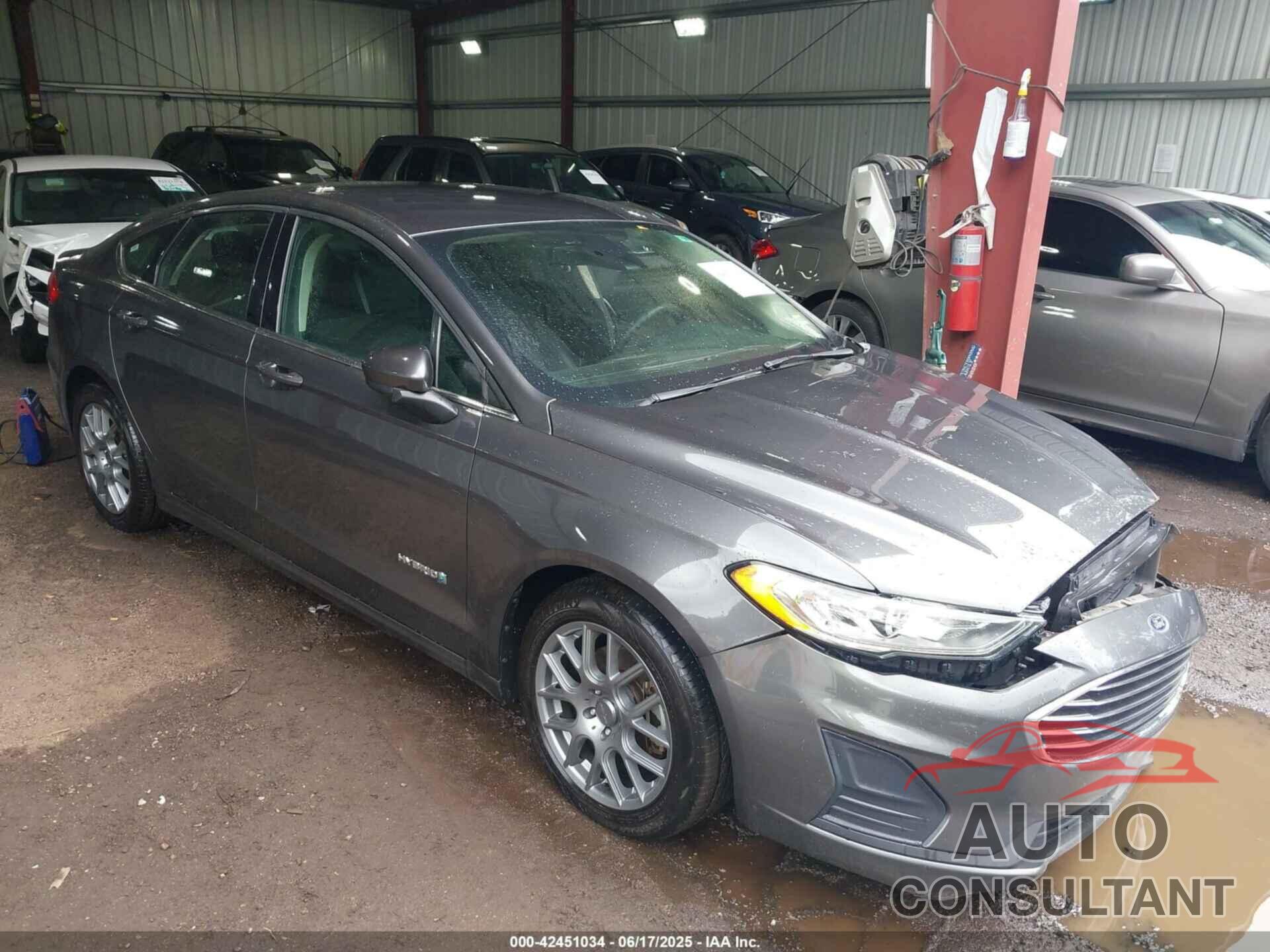 FORD FUSION HYBRID 2019 - 3FA6P0LU8KR205563