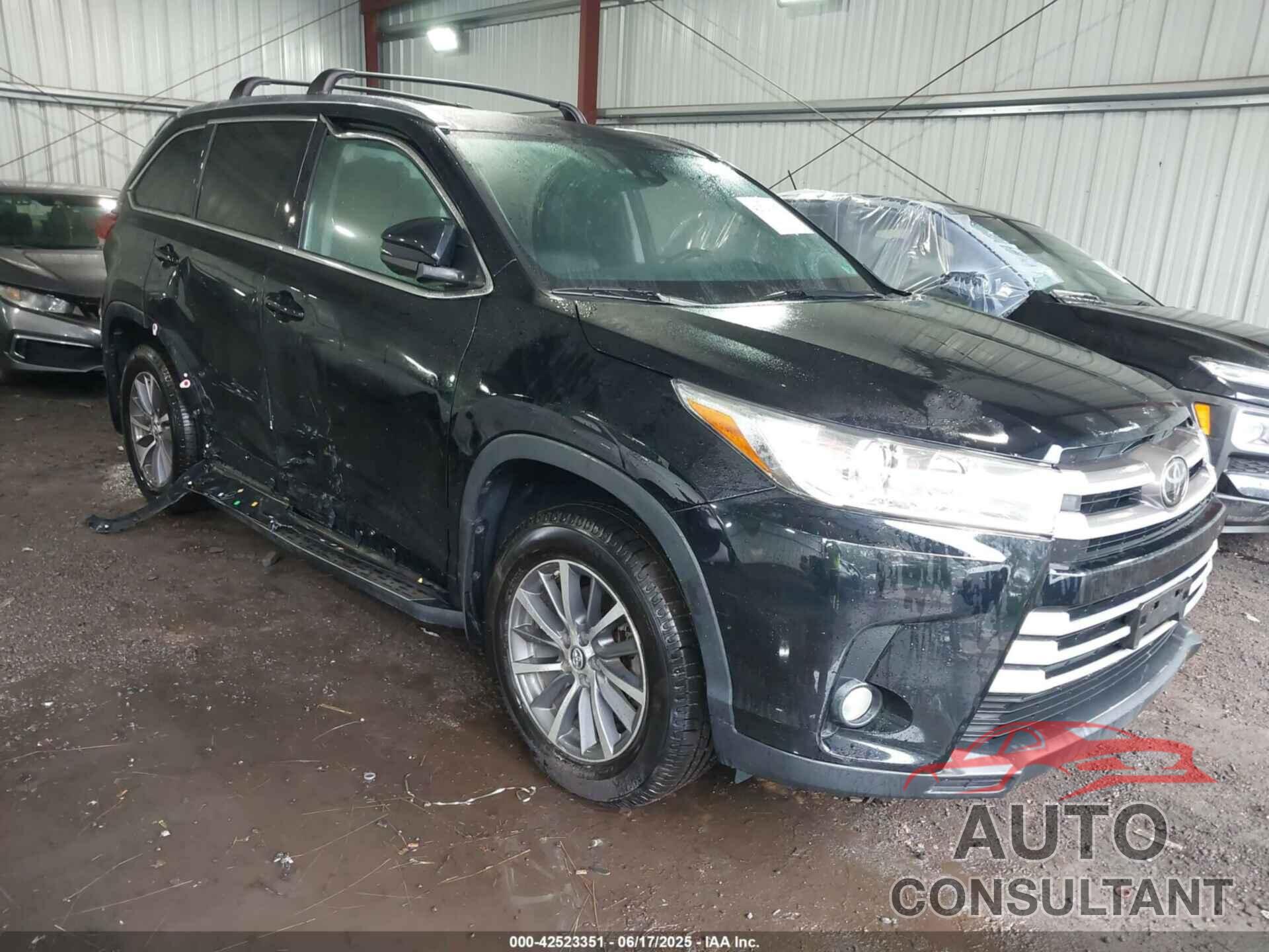 TOYOTA HIGHLANDER 2018 - 5TDJZRFH5JS561076