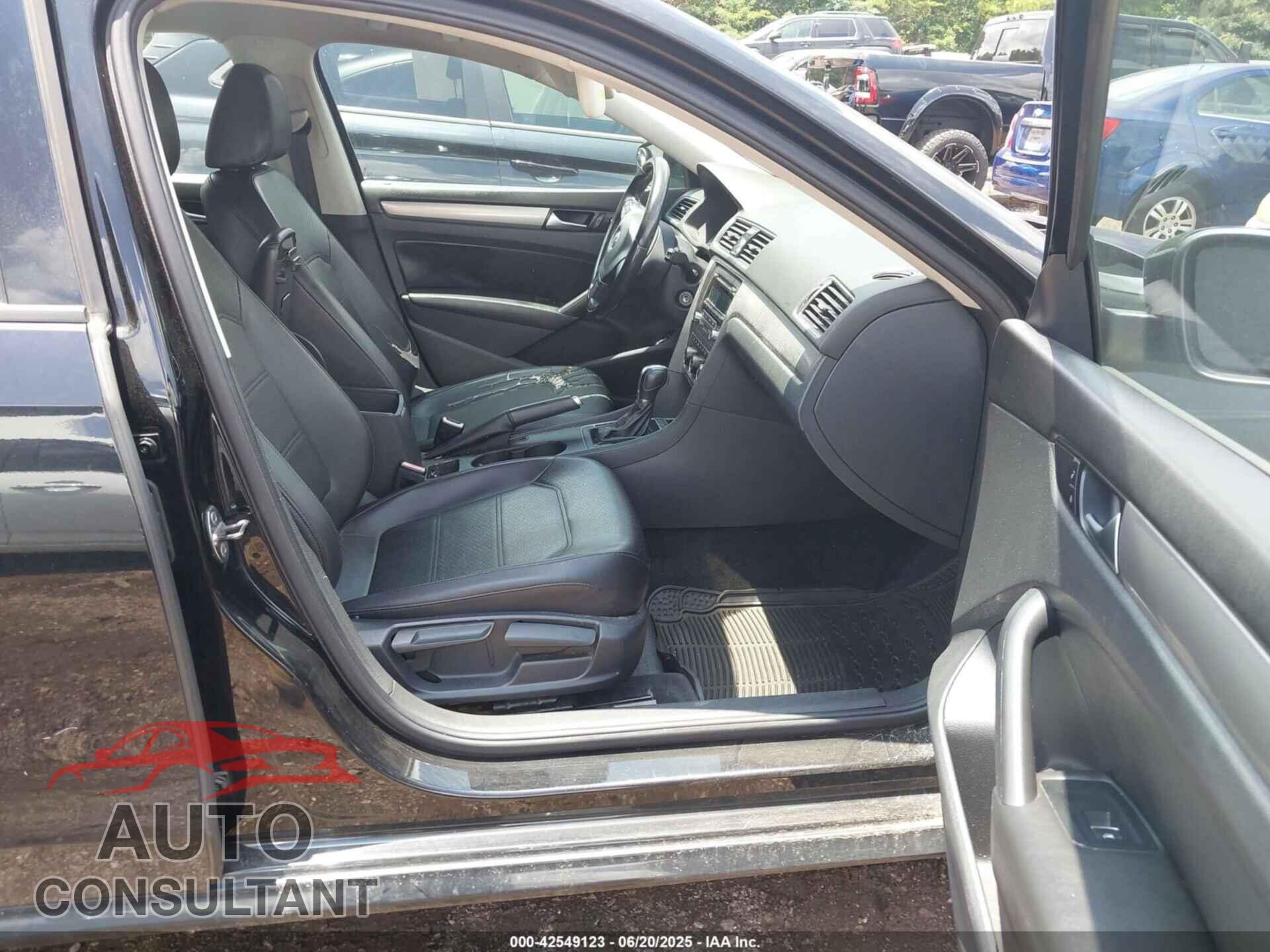 VOLKSWAGEN PASSAT 2014 - 1VWAT7A38EC106972