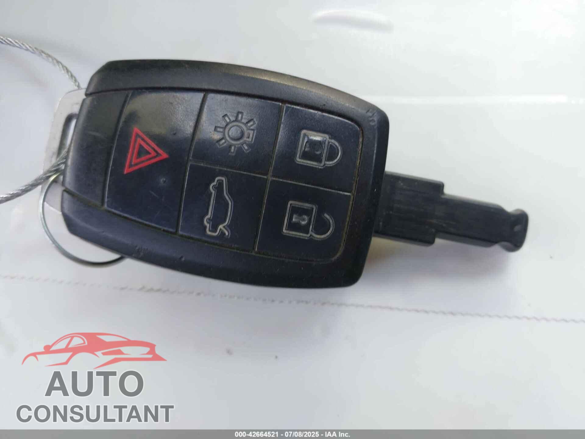 VOLVO C30 2011 - YV1672MK2B2236664