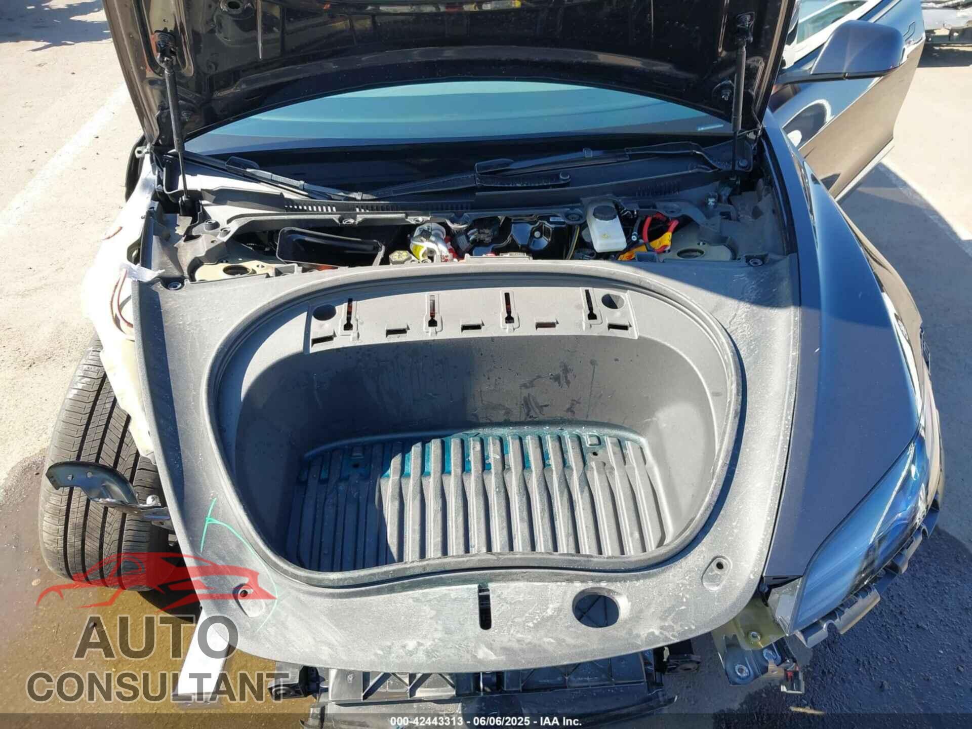 TESLA MODEL 3 2024 - 5YJ3E1EB2RF735592