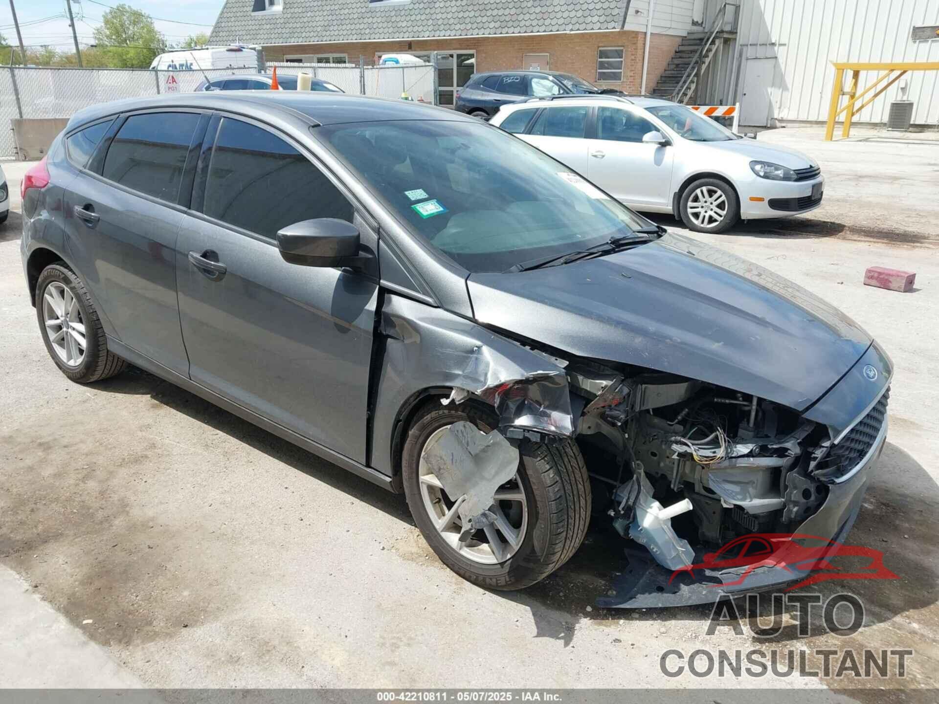 FORD FOCUS 2018 - 1FADP3K23JL332369