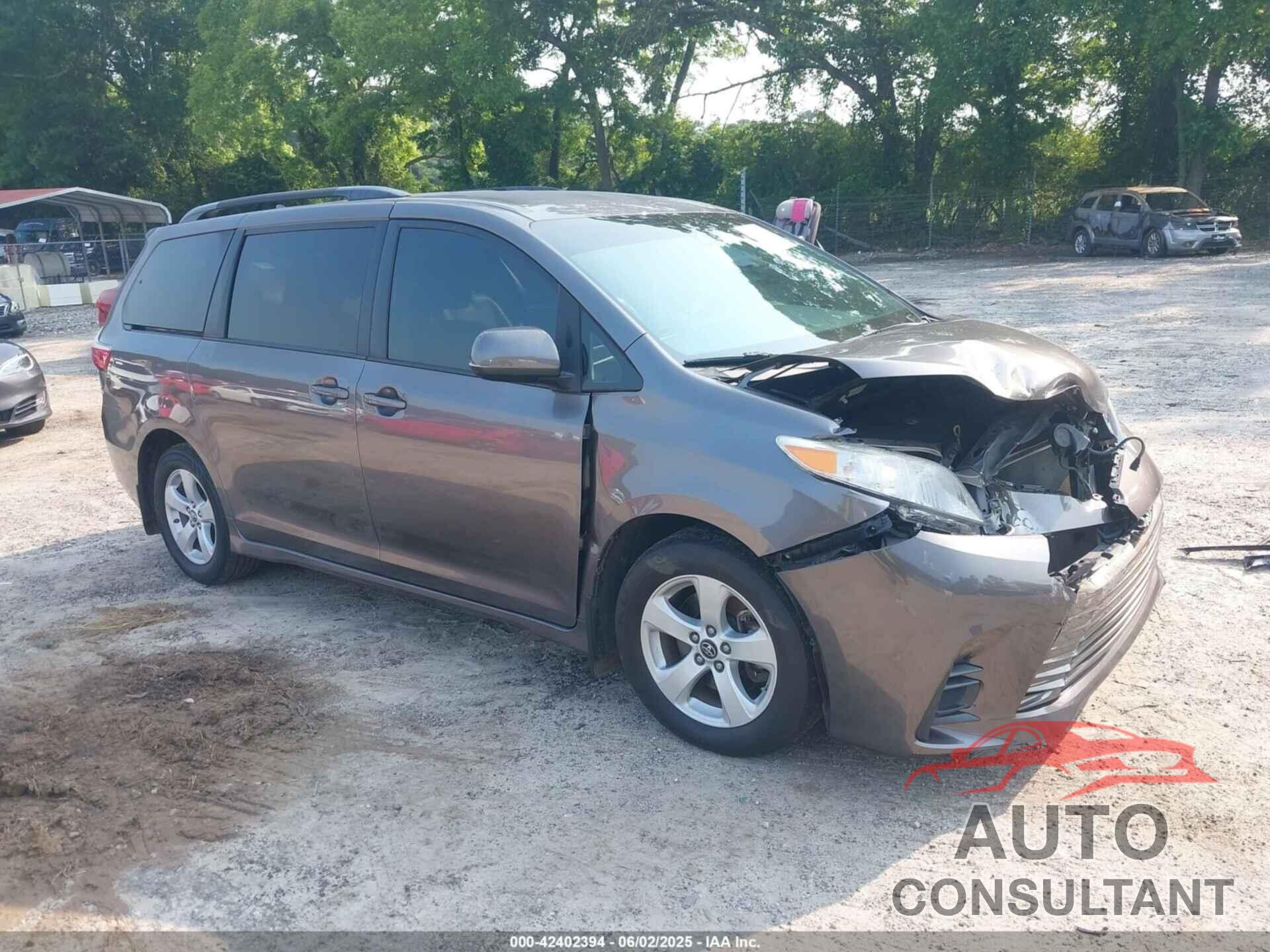 TOYOTA SIENNA 2019 - 5TDKZ3DC2KS977158