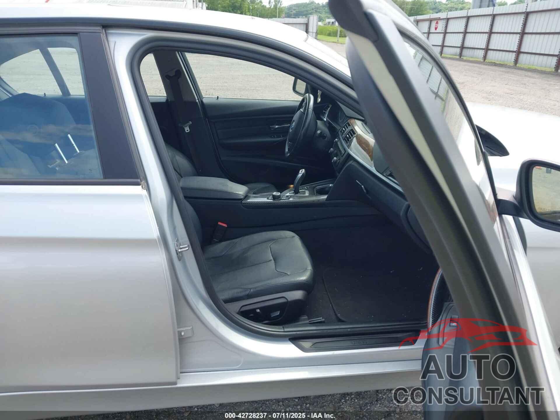 BMW 328I 2015 - WBA3B3C5XFF546632