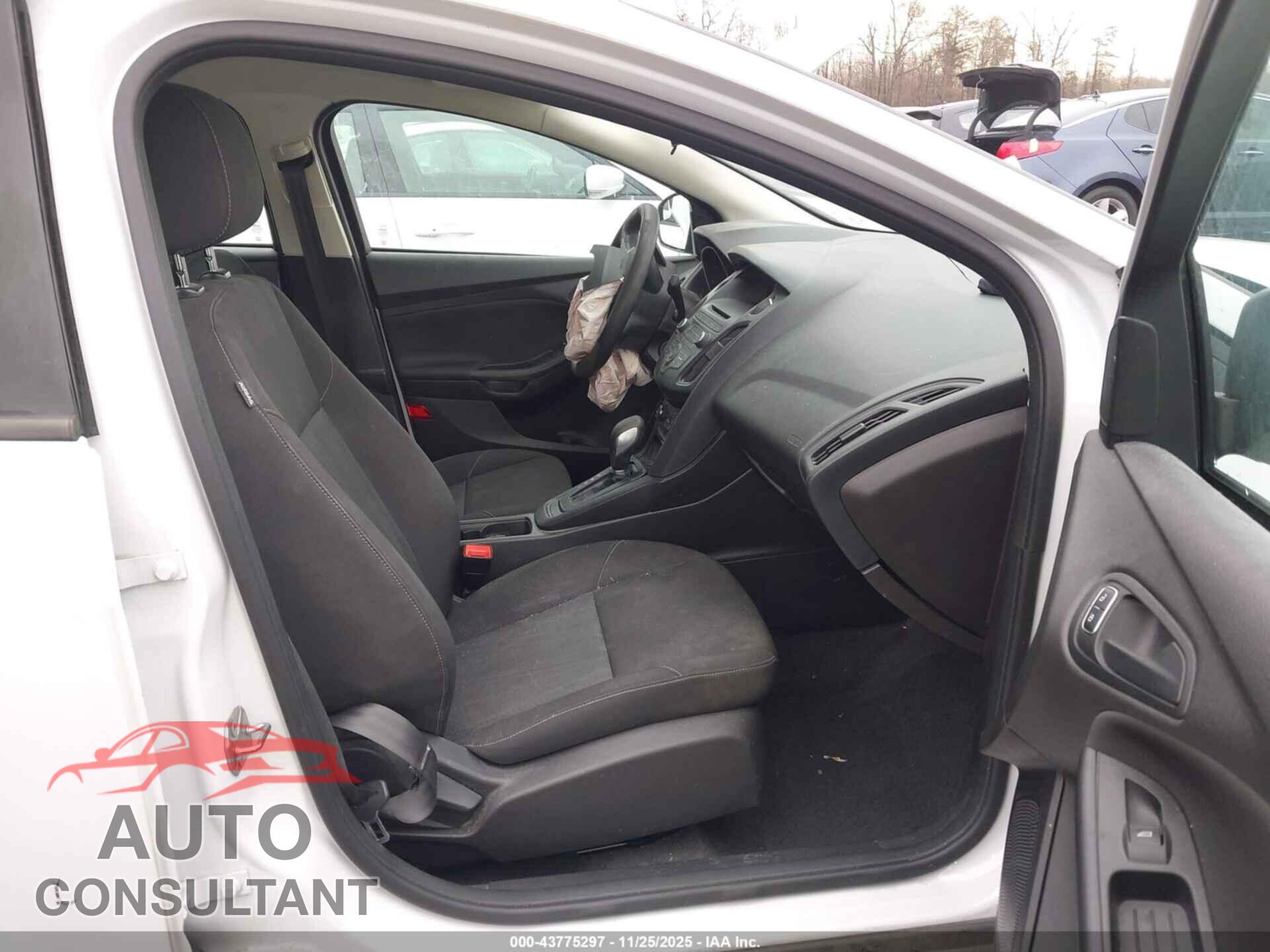 FORD FOCUS 2015 - 1FADP3E28FL273676