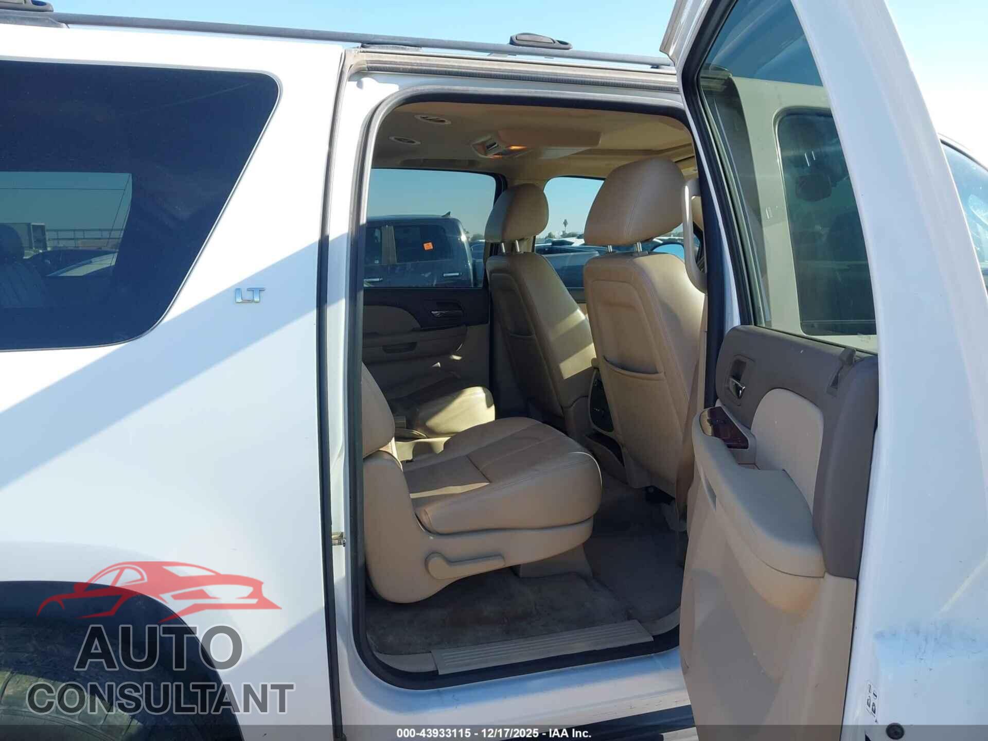 CHEVROLET SUBURBAN 1500 2011 - 1GNSCJE00BR401133