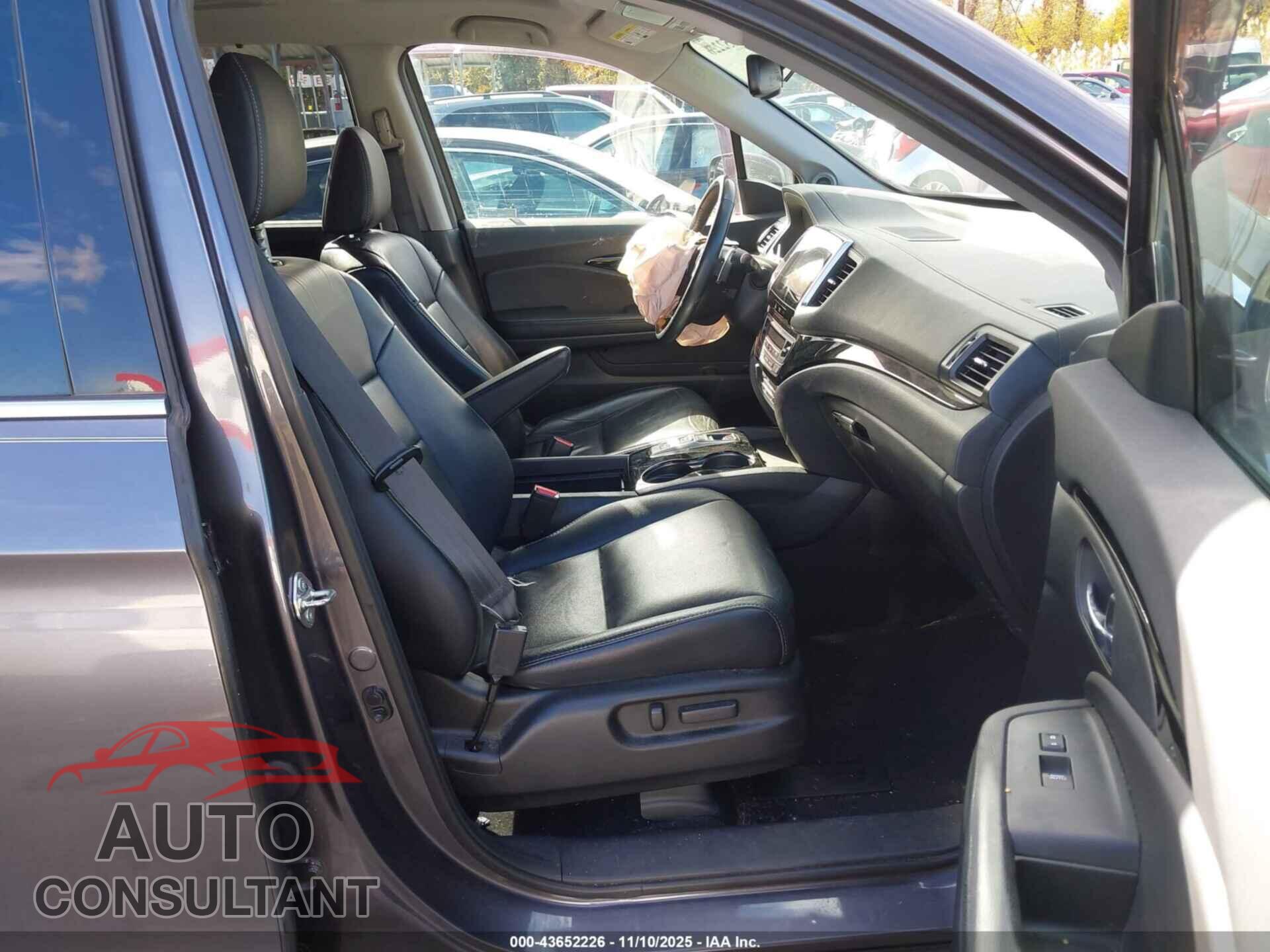 HONDA PILOT 2017 - 5FNYF6H92HB083676