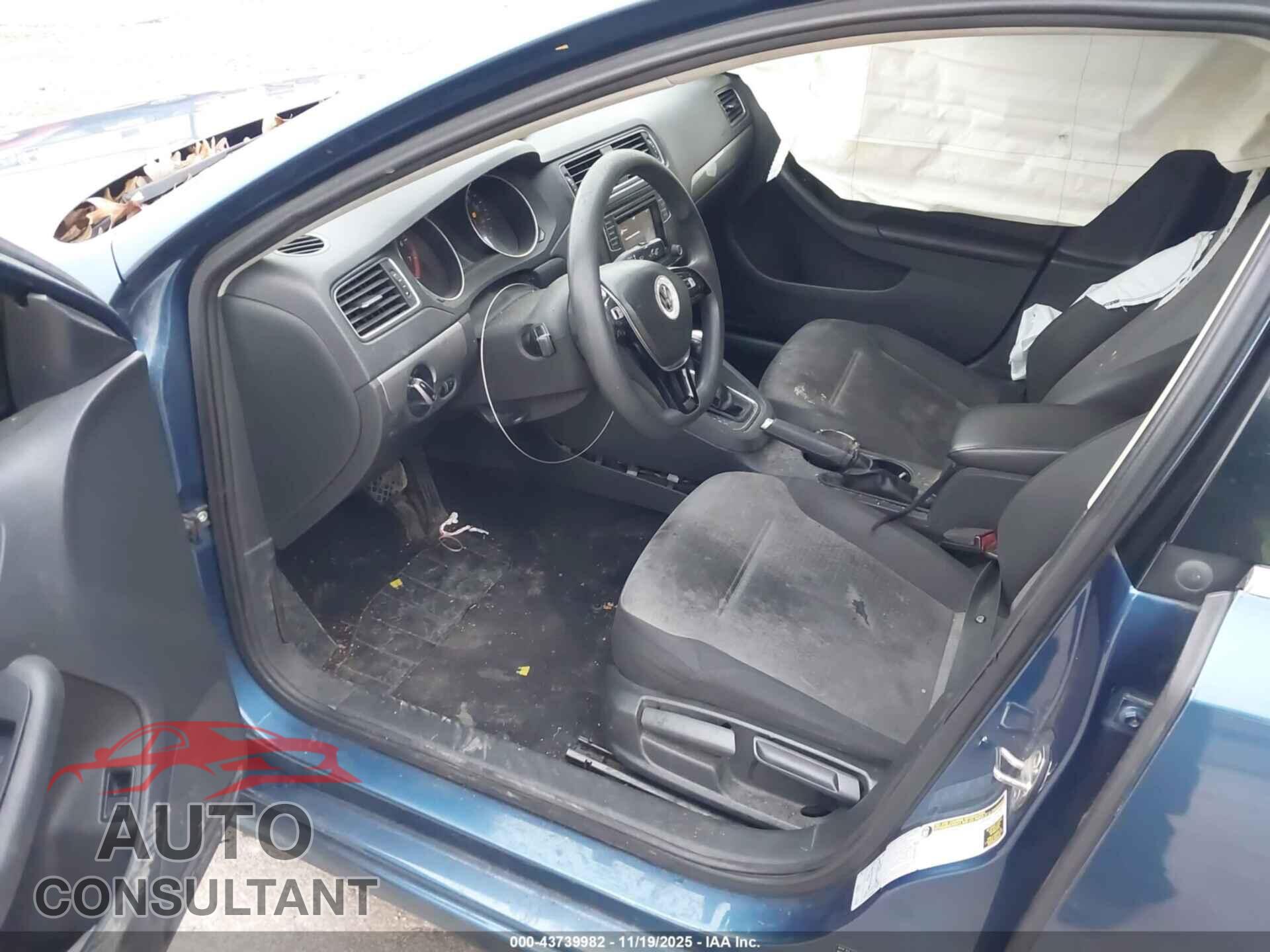 VOLKSWAGEN JETTA 2017 - 3VW2B7AJ7HM409055