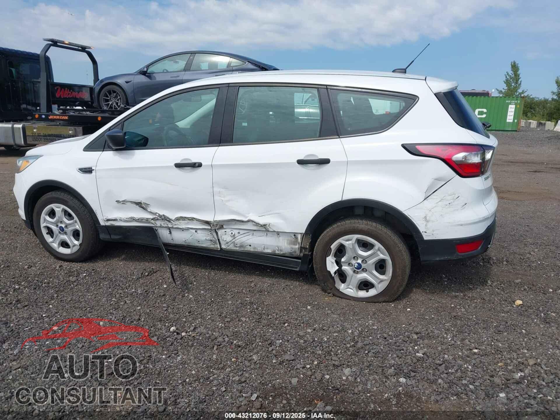 FORD ESCAPE 2017 - 1FMCU0F72HUD25223
