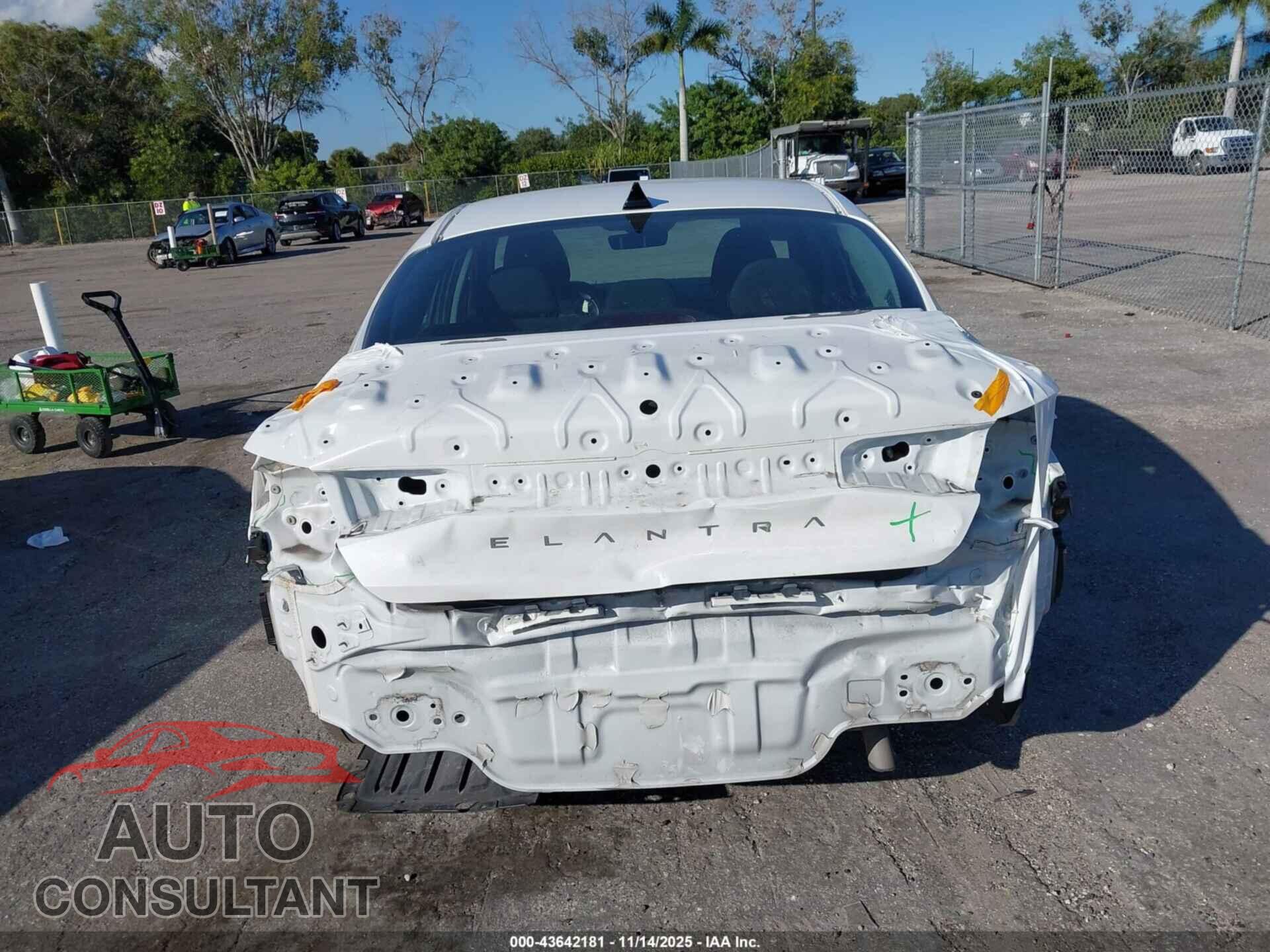 HYUNDAI ELANTRA 2024 - KMHLS4DG4RU642681
