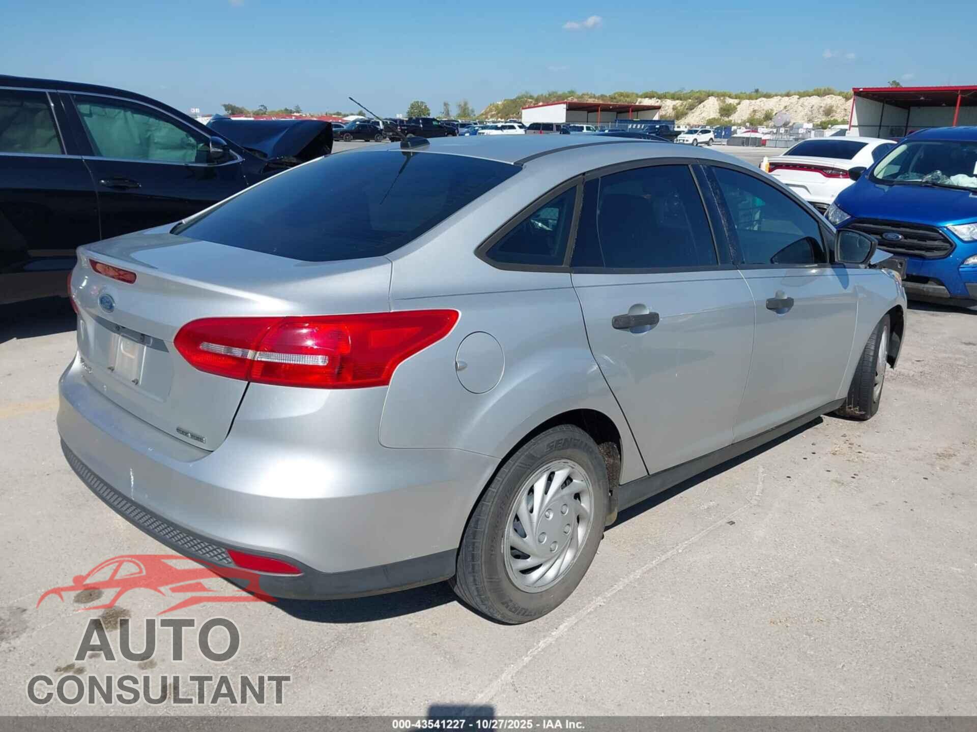 FORD FOCUS 2015 - 1FADP3E24FL311694