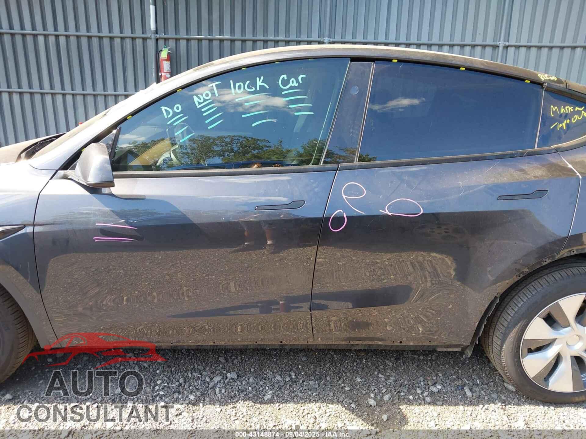 TESLA MODEL Y 2024 - 7SAYGDEE9RA242536
