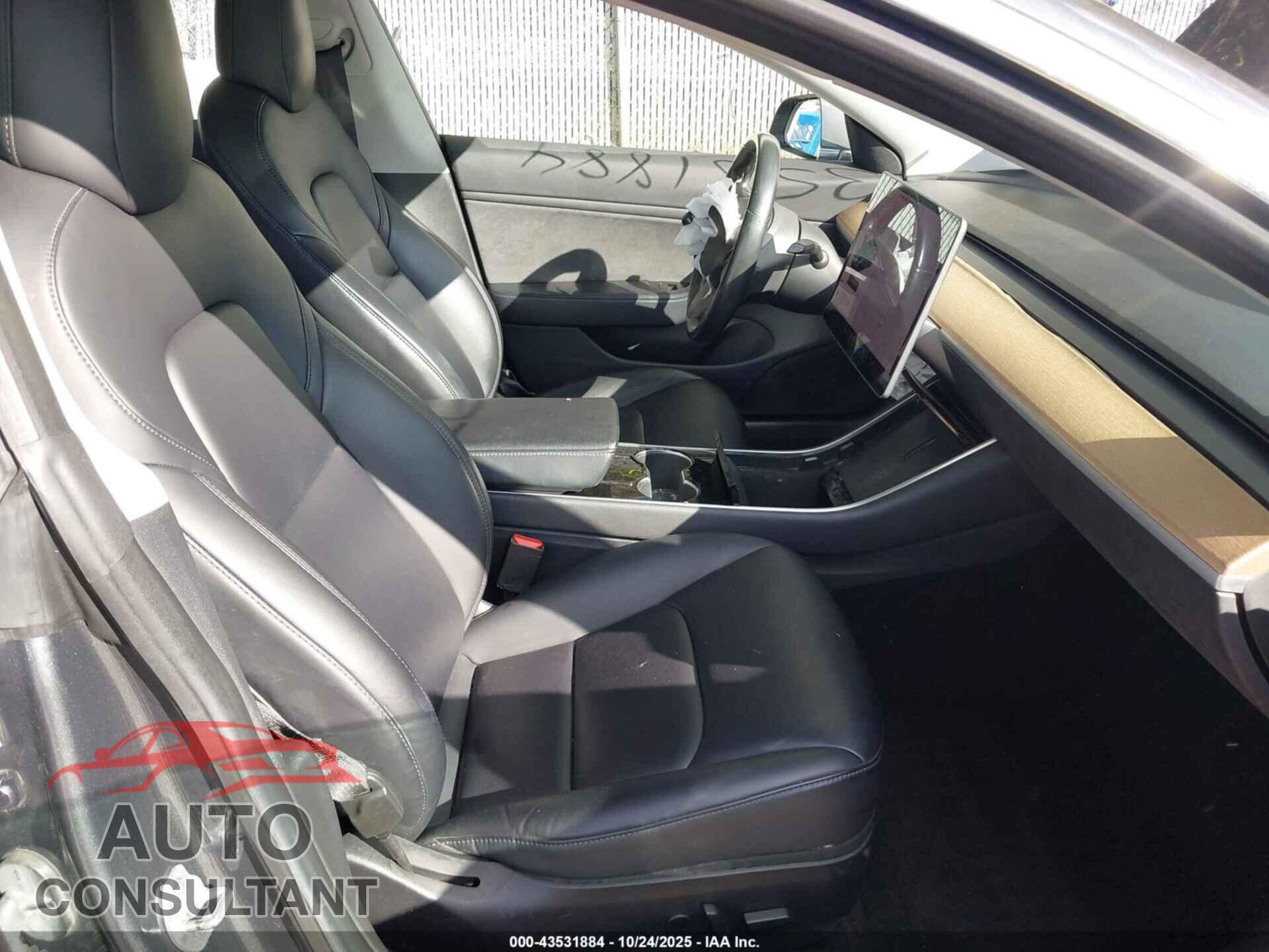 TESLA MODEL 3 2018 - 5YJ3E1EB6JF054372