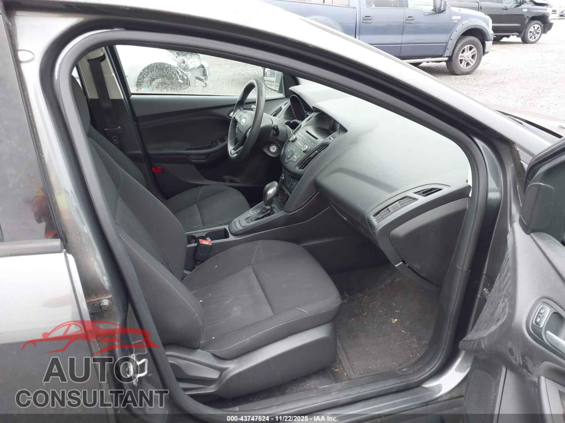 FORD FOCUS 2017 - 1FADP3K22HL232712