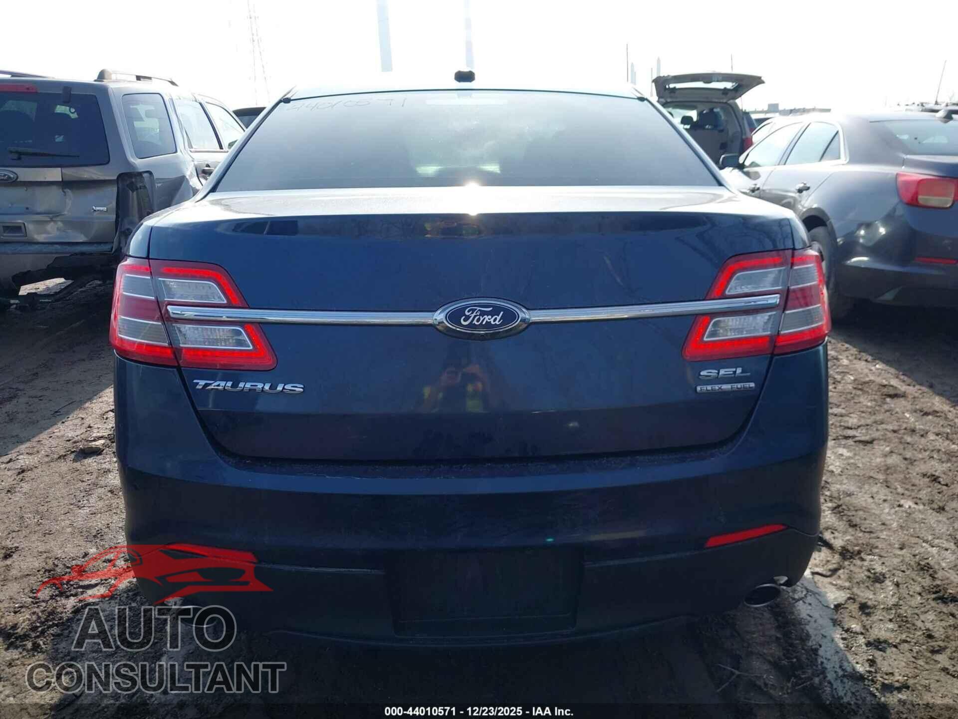 FORD TAURUS 2017 - 1FAHP2E85HG135010