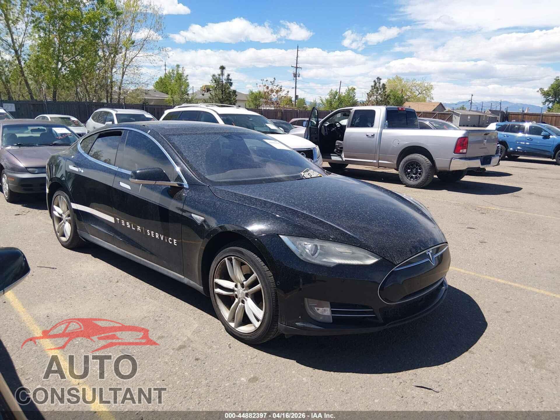 TESLA MODEL S 2015 - 5YJSA1H40FF081529