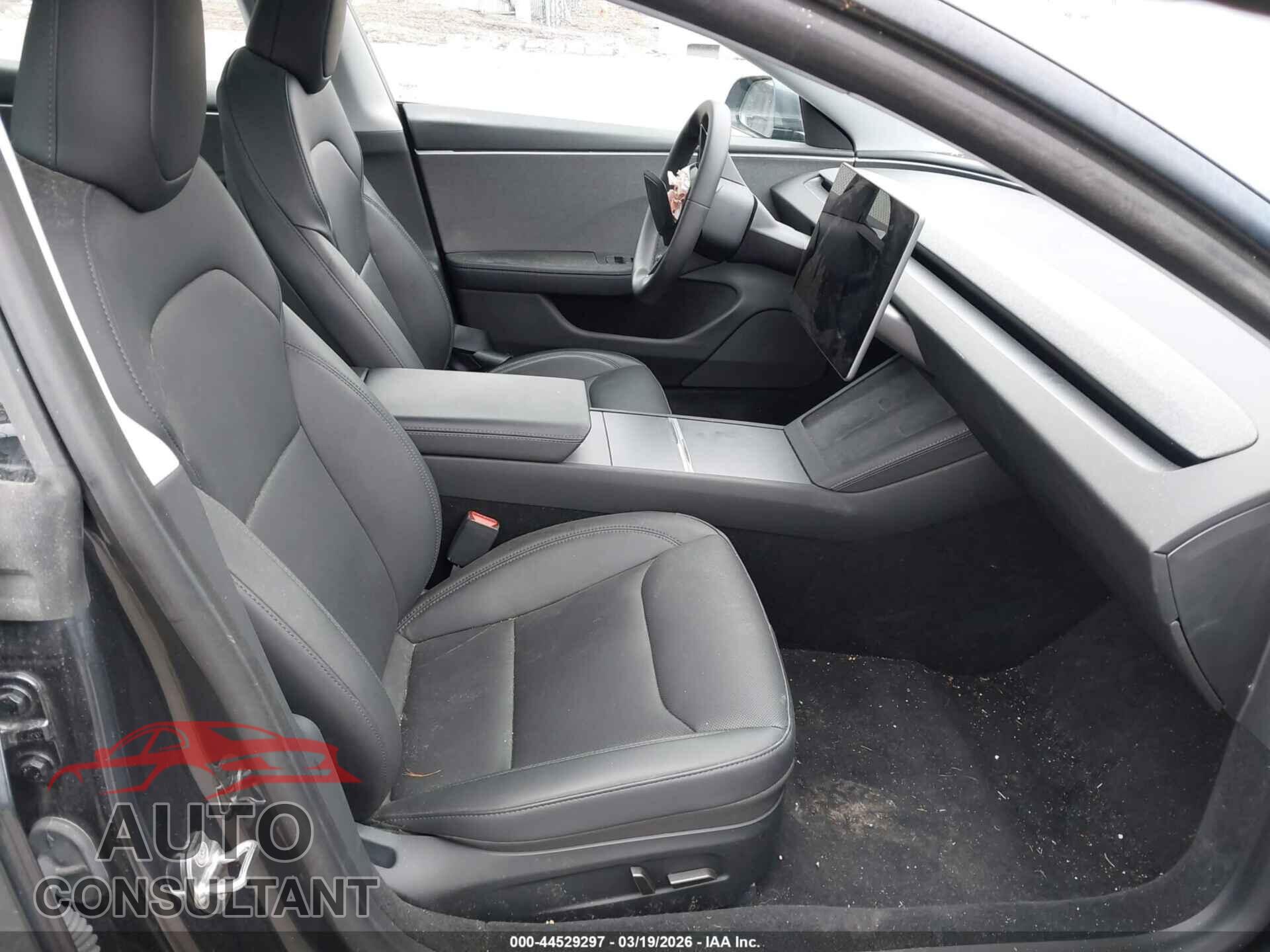 TESLA MODEL 3 2024 - 5YJ3E1EA8RF855646