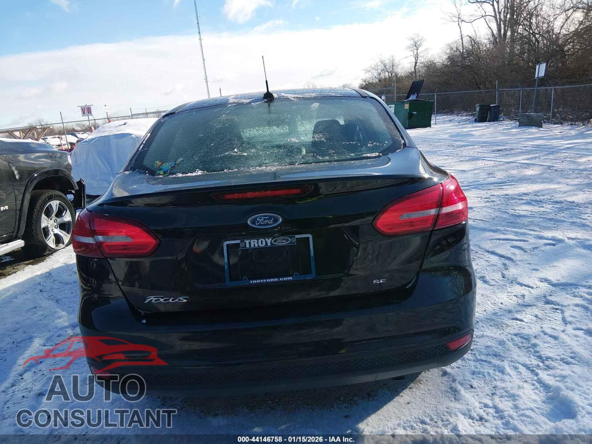 FORD FOCUS 2017 - 1FADP3F23HL289852