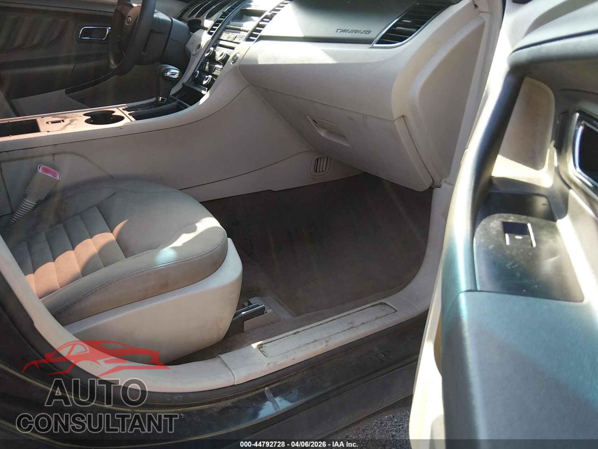 FORD TAURUS 2010 - 1FAHP2DW8AG132138