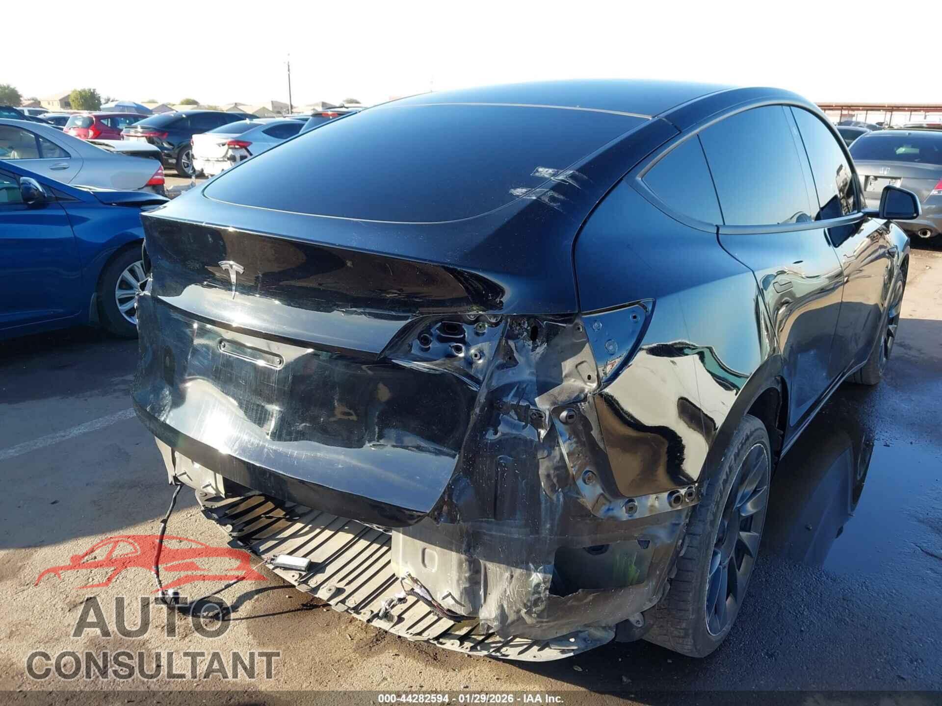 TESLA MODEL Y 2020 - 5YJYGDEE4LF027105