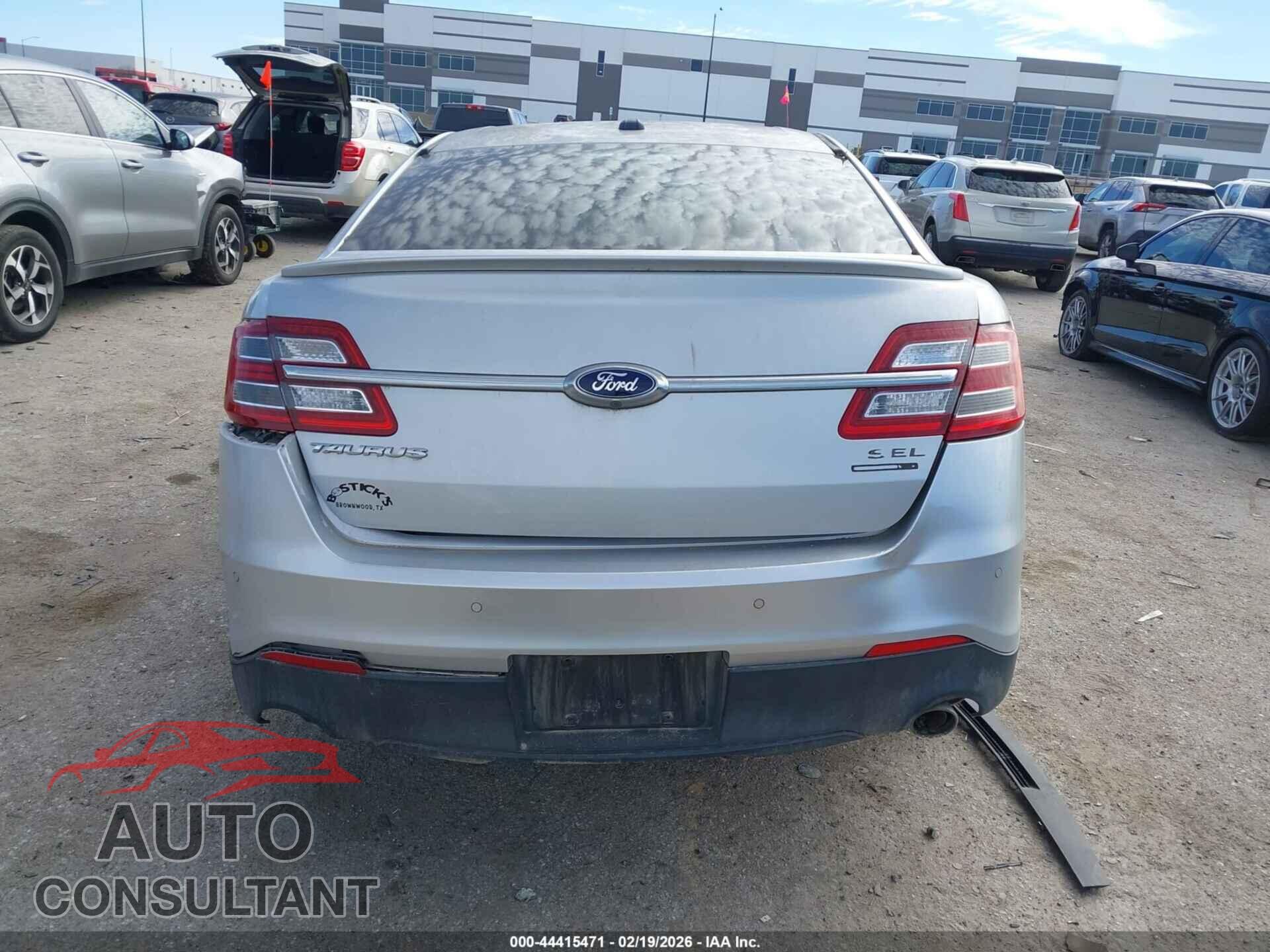 FORD TAURUS 2015 - 1FAHP2E87FG203157