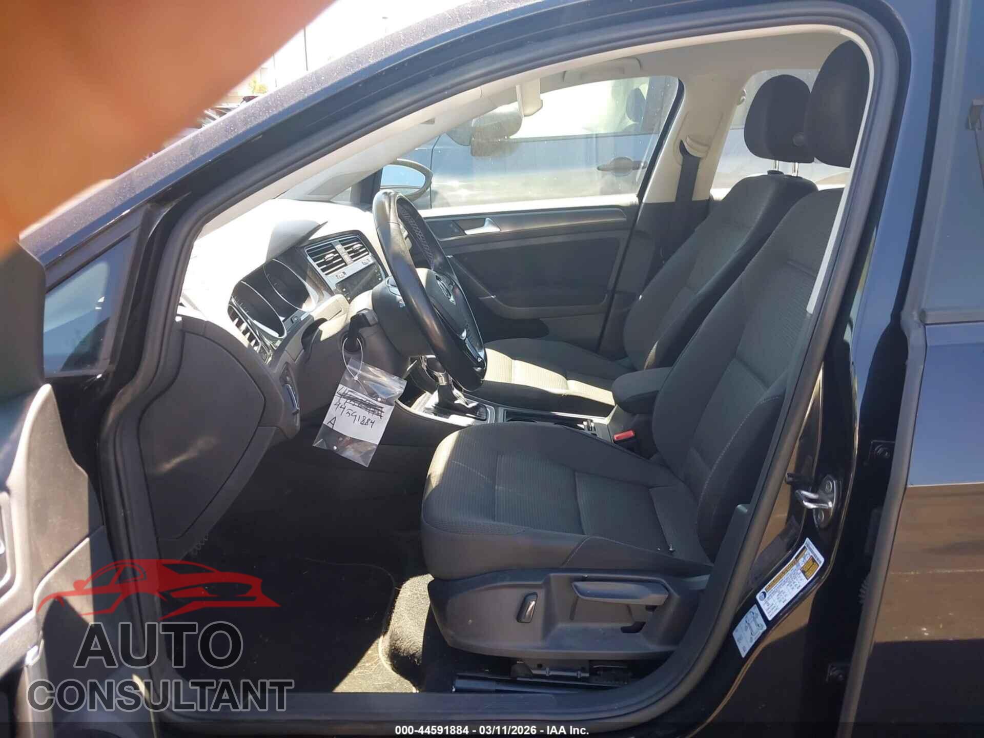 VOLKSWAGEN E-GOLF 2017 - WVWKR7AUXHW953428