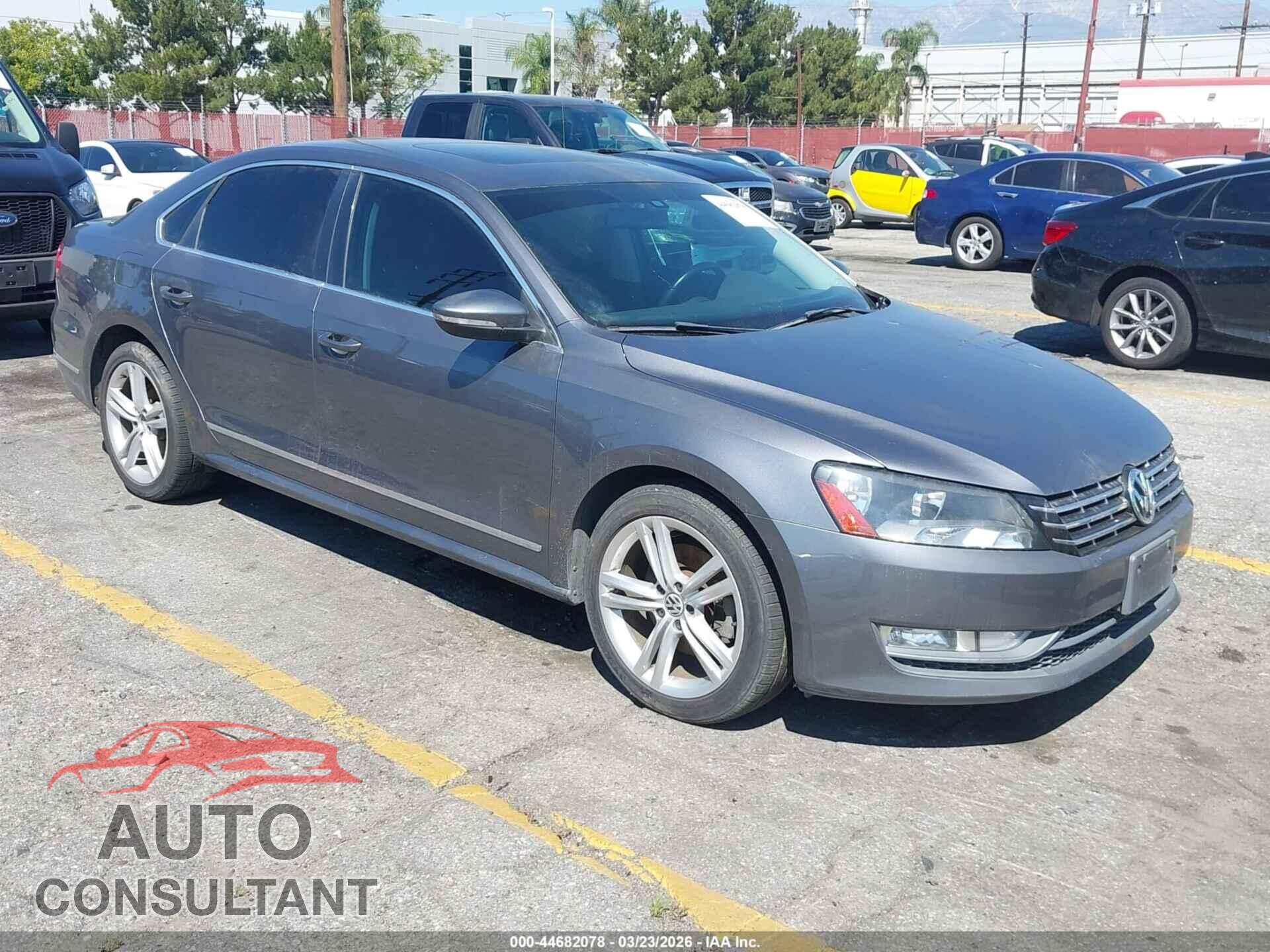 VOLKSWAGEN PASSAT 2012 - 1VWCN7A39CC008436