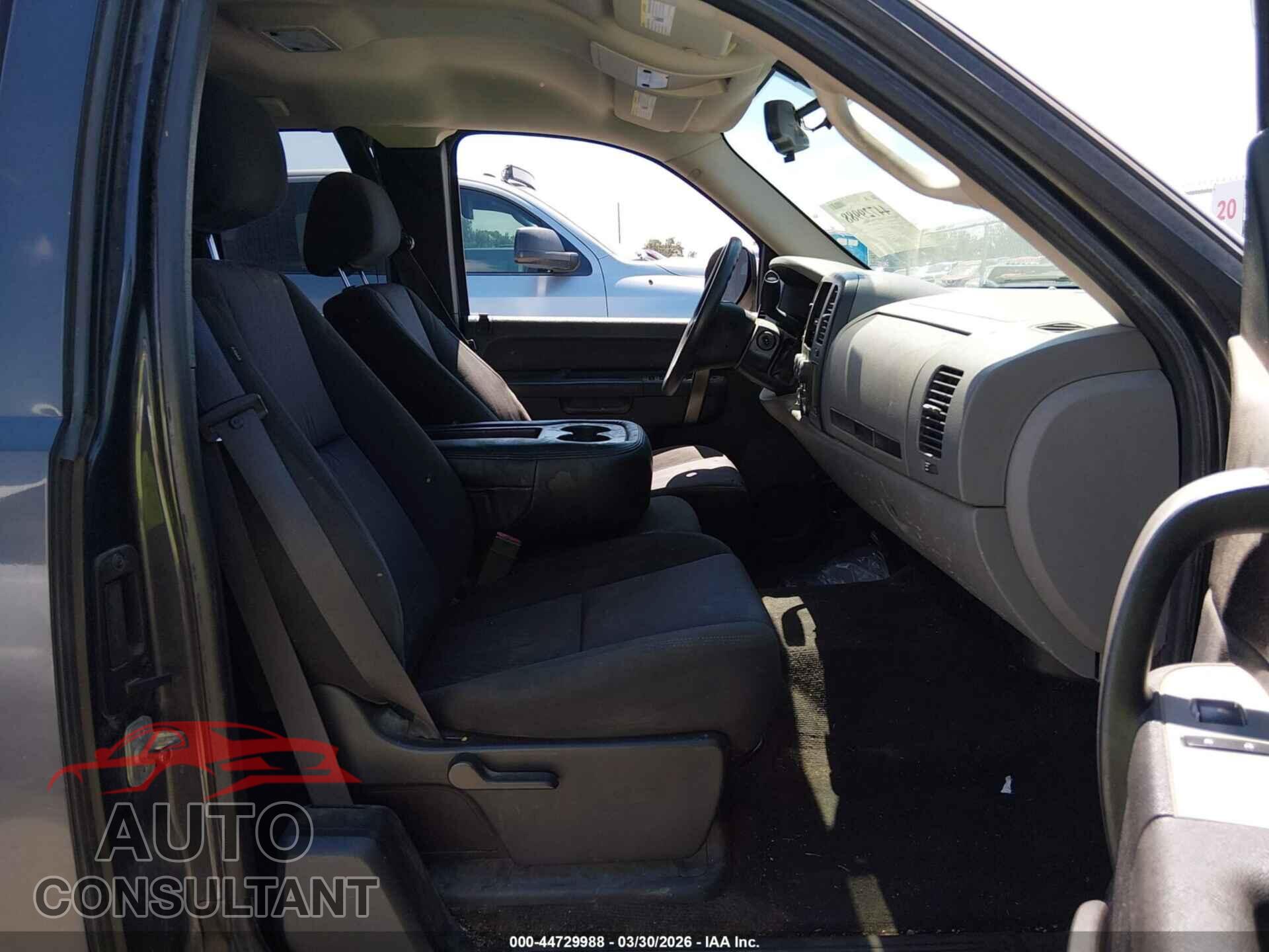 CHEVROLET SILVERADO 1500 2011 - 1GCRCREA5BZ144792