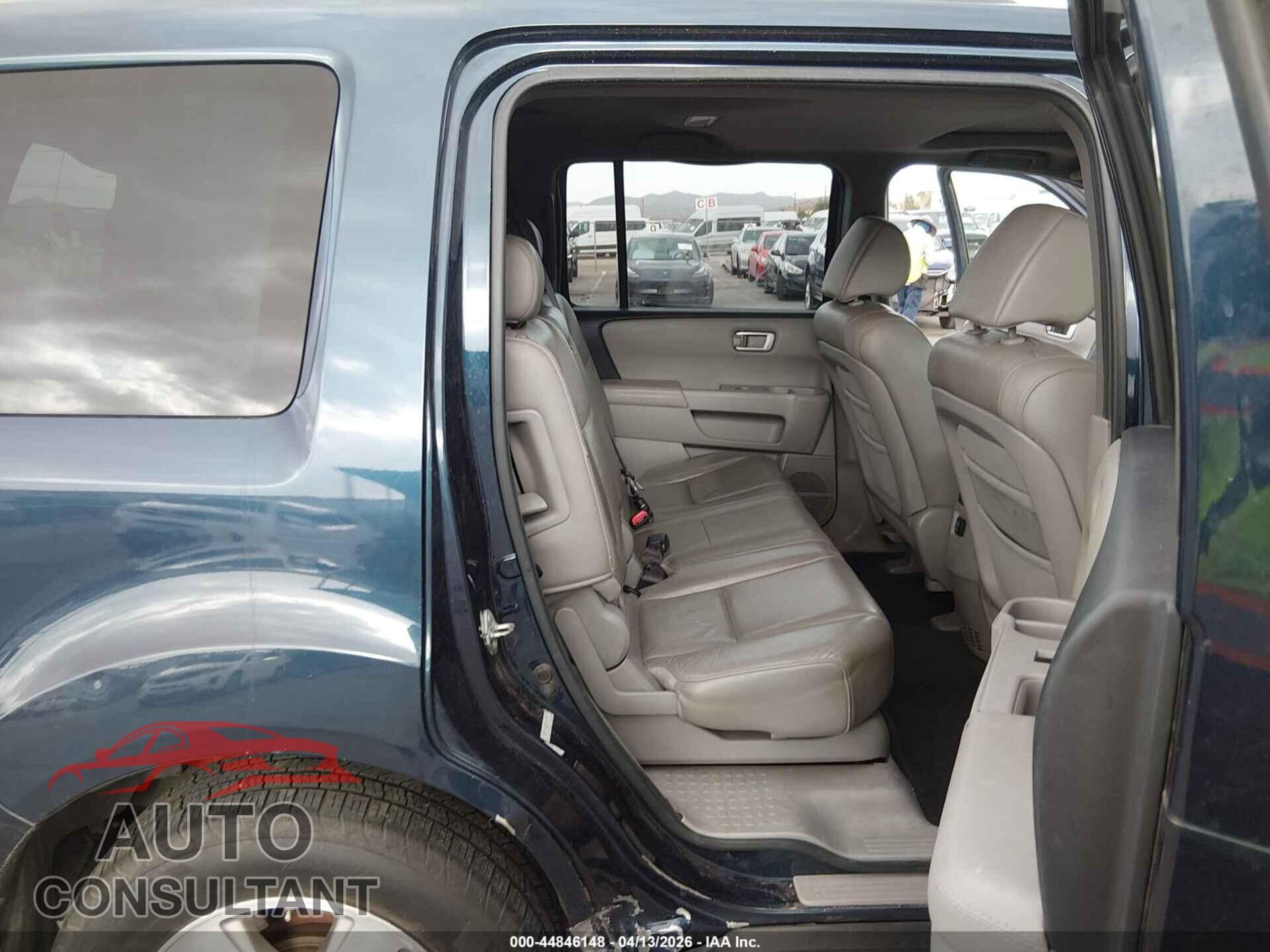 HONDA PILOT 2010 - 5FNYF4H56AB001147