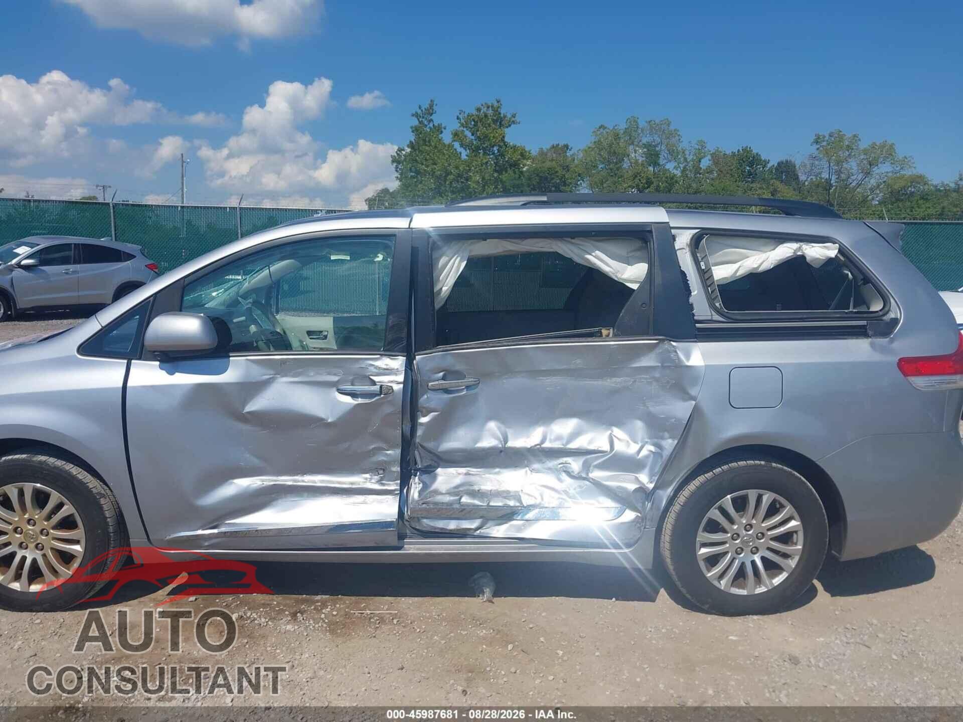 TOYOTA SIENNA 2013 - 5TDYK3DC8DS290803