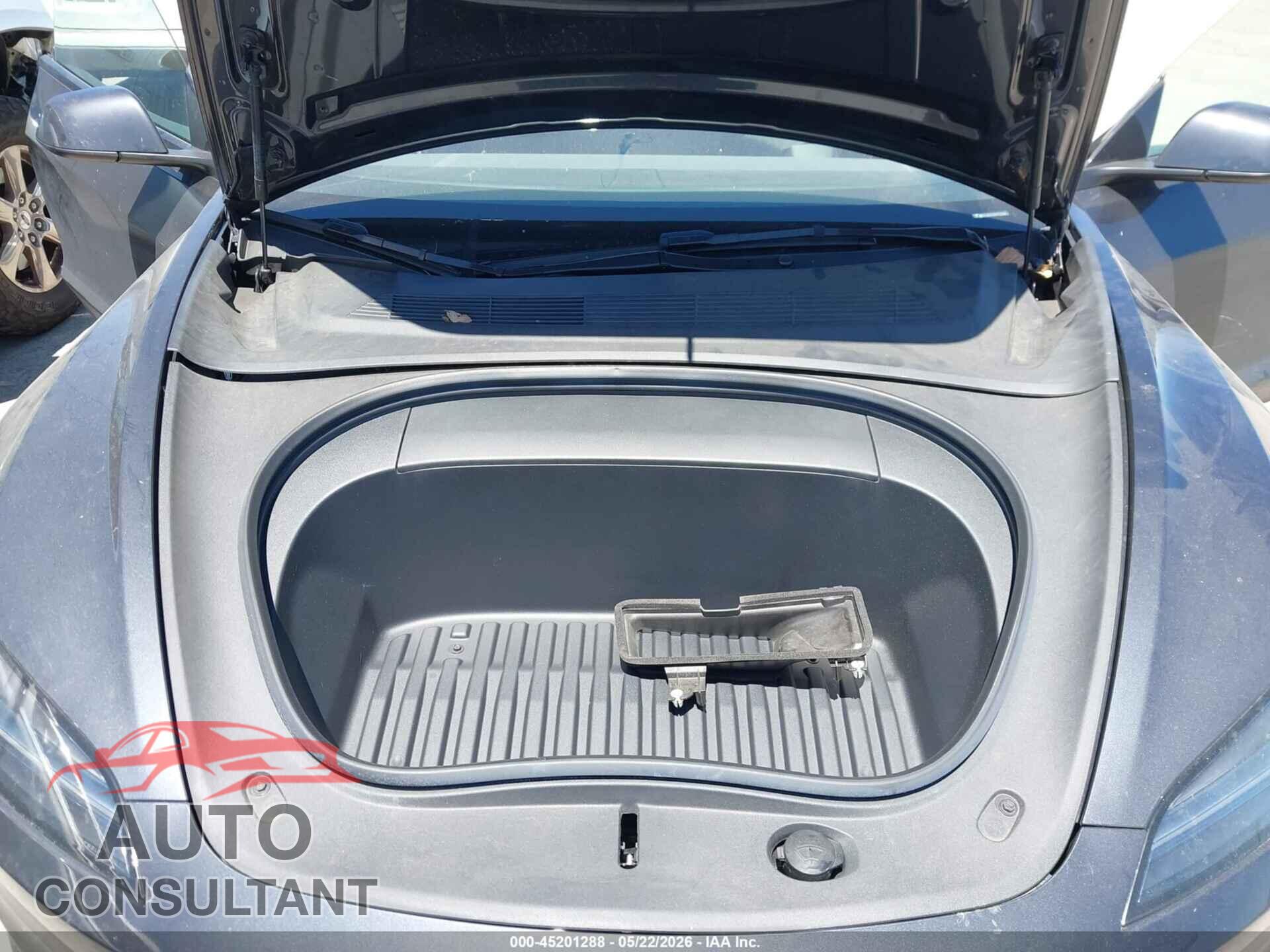 TESLA MODEL 3 2024 - 5YJ3E1EA3RF737696