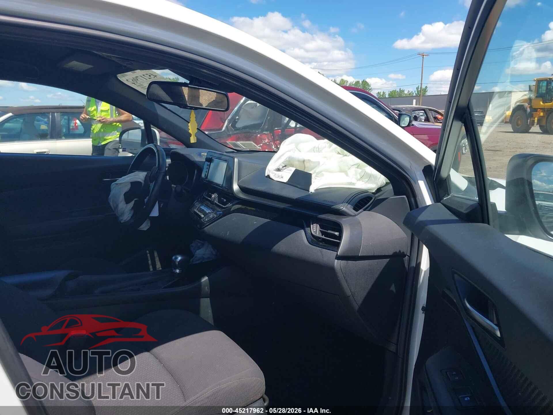 TOYOTA C-HR 2018 - NMTKHMBX5JR033236