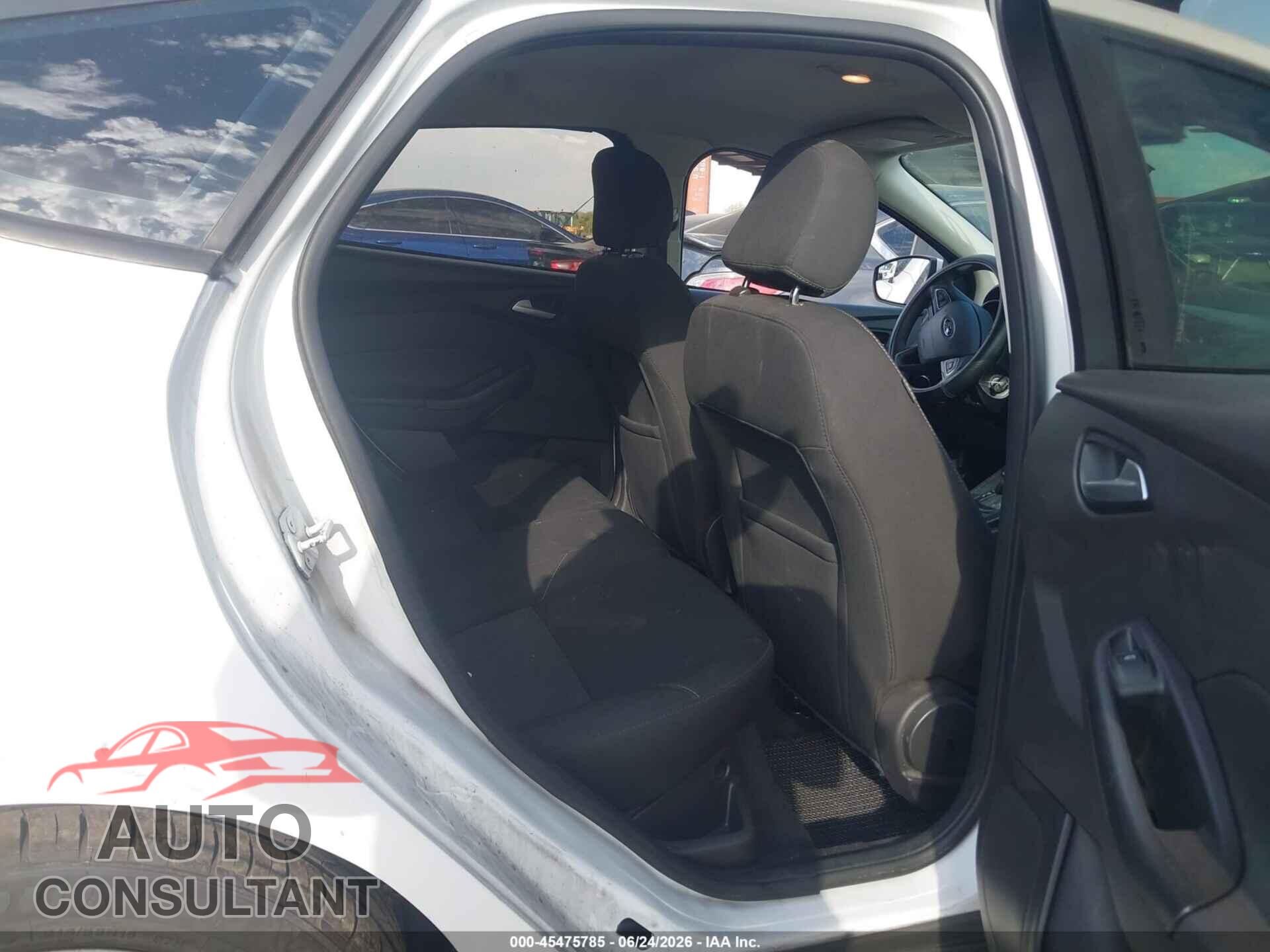 FORD FOCUS 2017 - 1FADP3K23HL217376