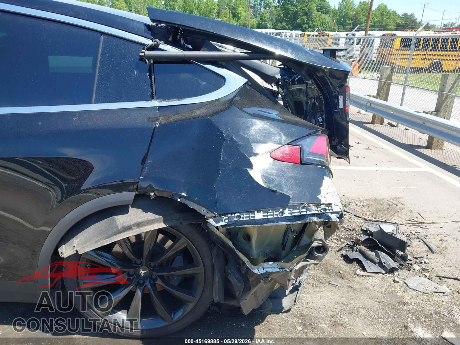TESLA MODEL X 2018 - 5YJXCBE26JF139256