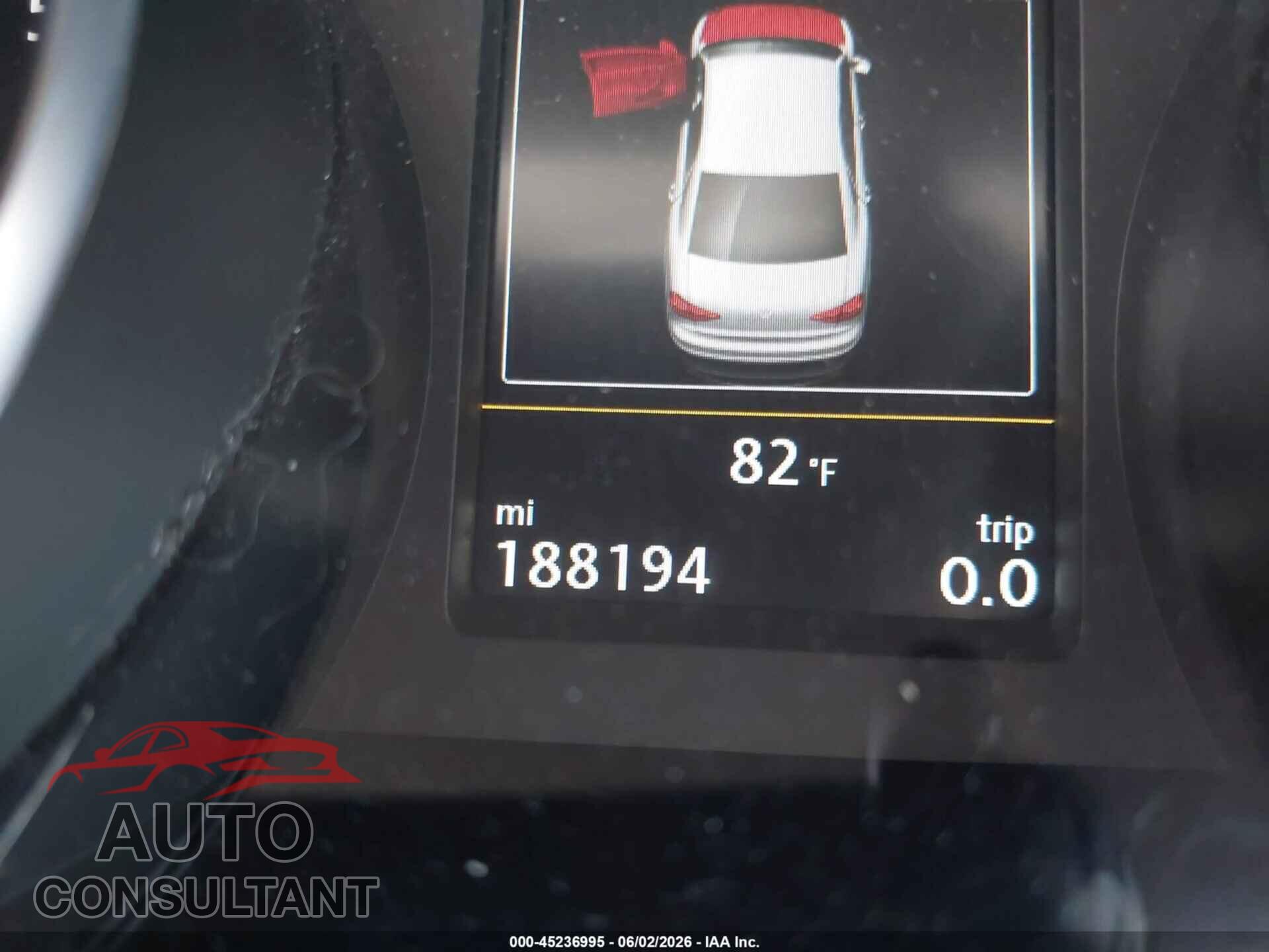VOLKSWAGEN PASSAT 2018 - 1VWBA7A32JC048474