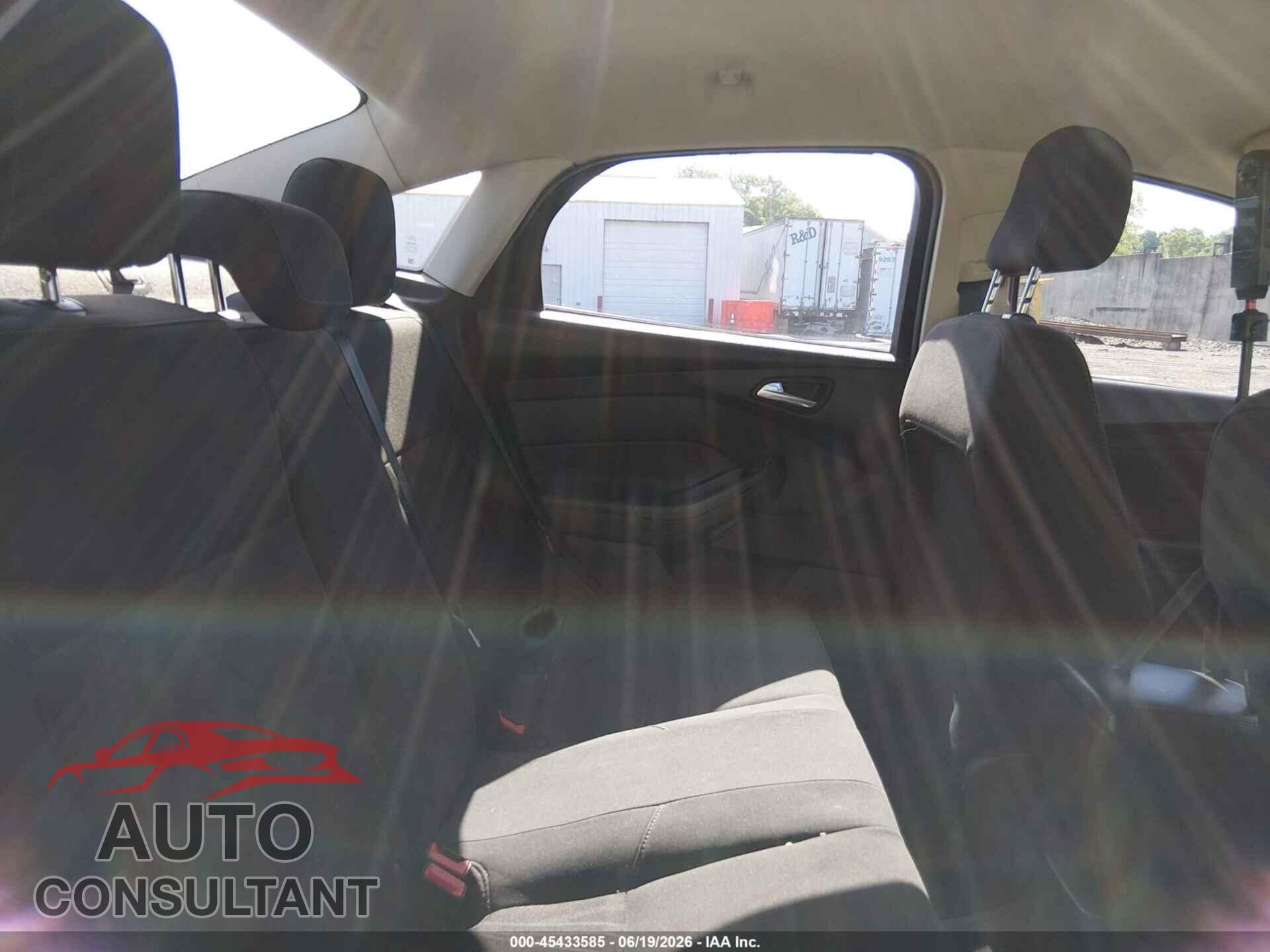 FORD FOCUS 2018 - 1FADP3FE8JL318648