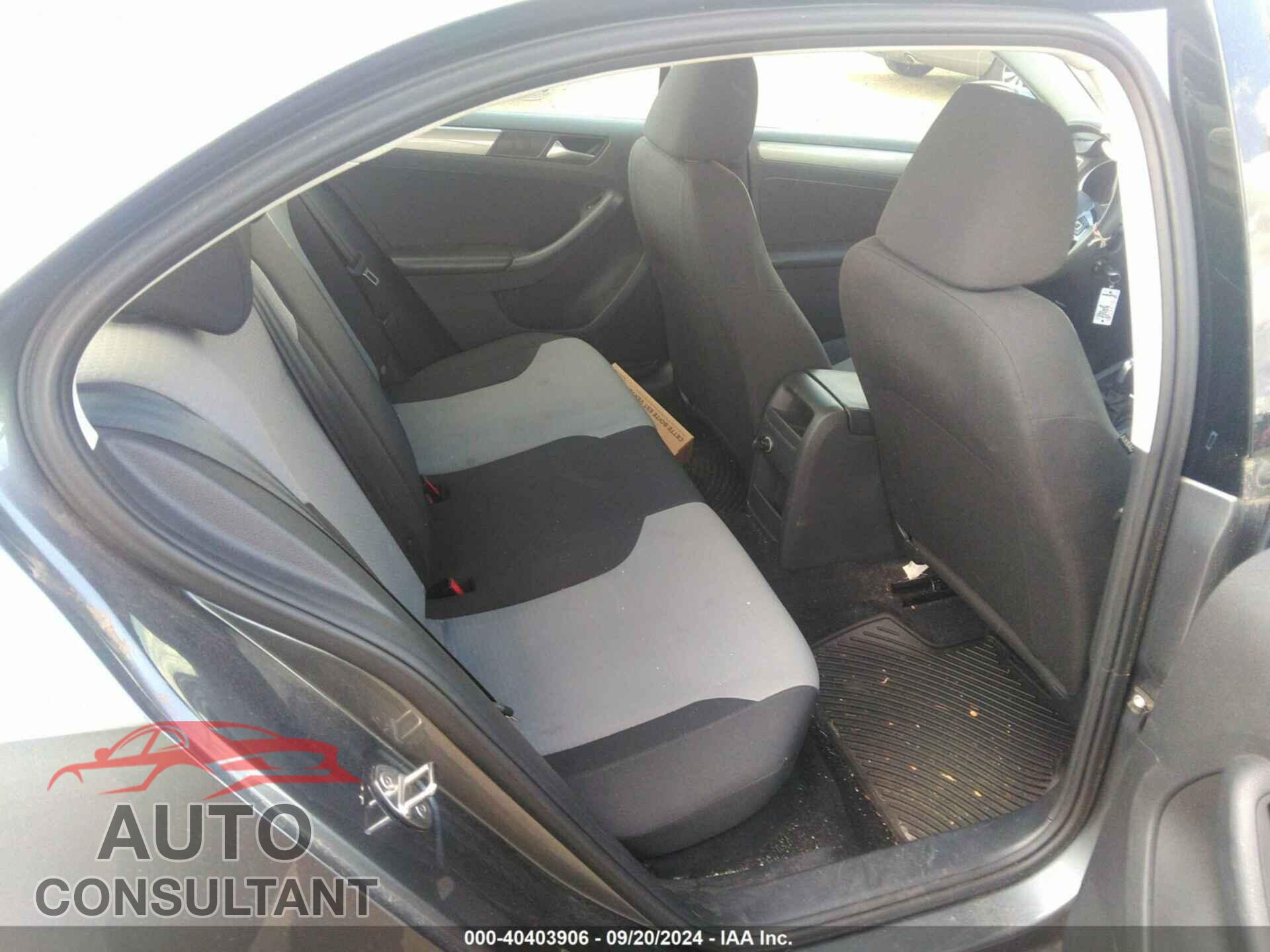 VOLKSWAGEN JETTA 2018 - 3VW2B7AJ4JM215119