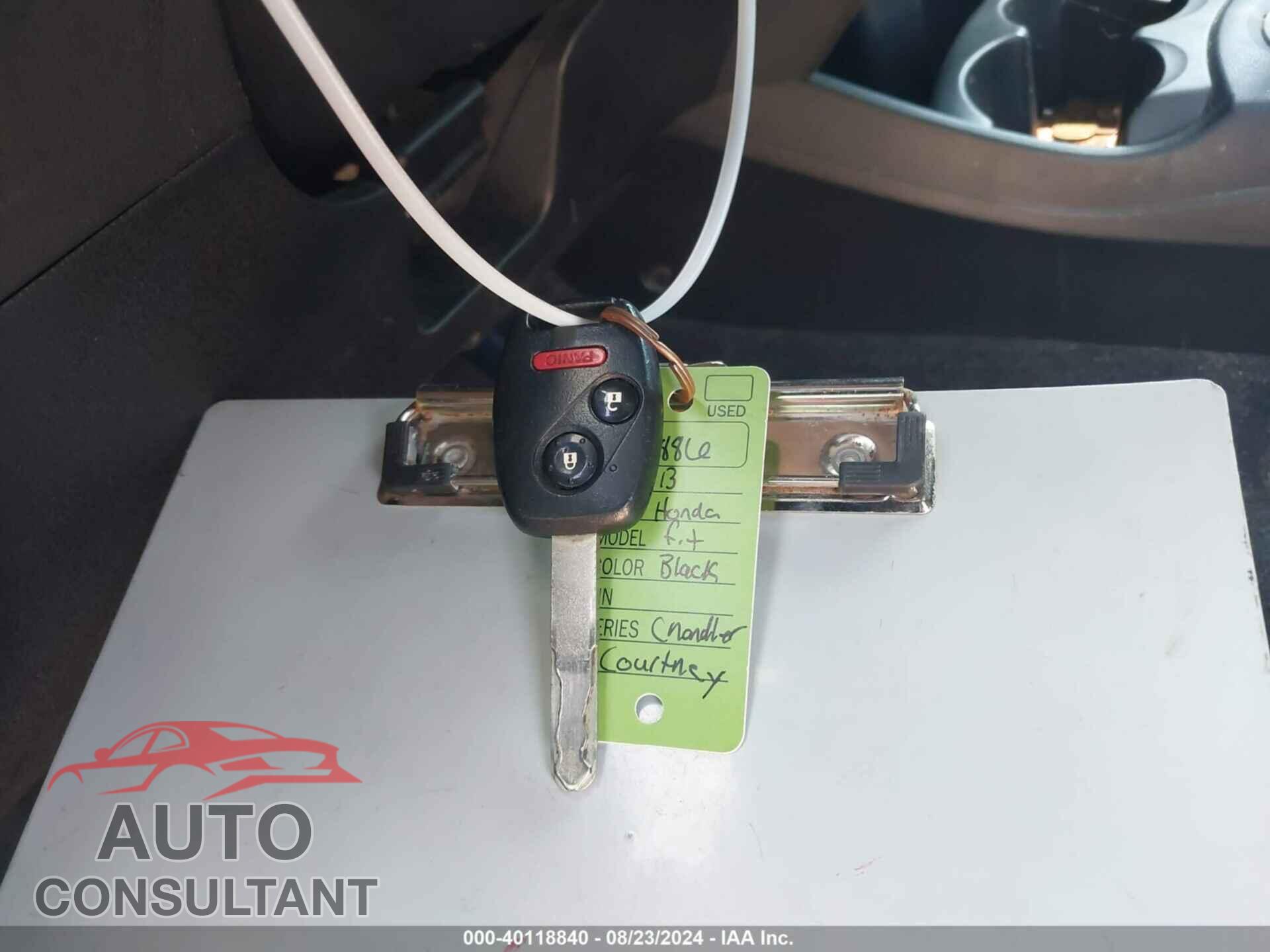 HONDA FIT 2013 - JHMGE8H52DC037830