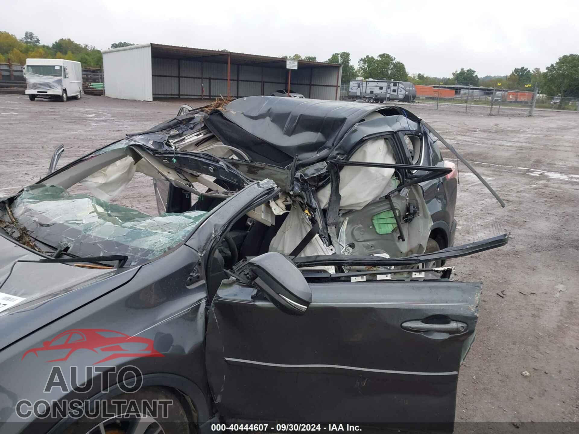 TOYOTA RAV4 2017 - JTMRFREV0HD214733