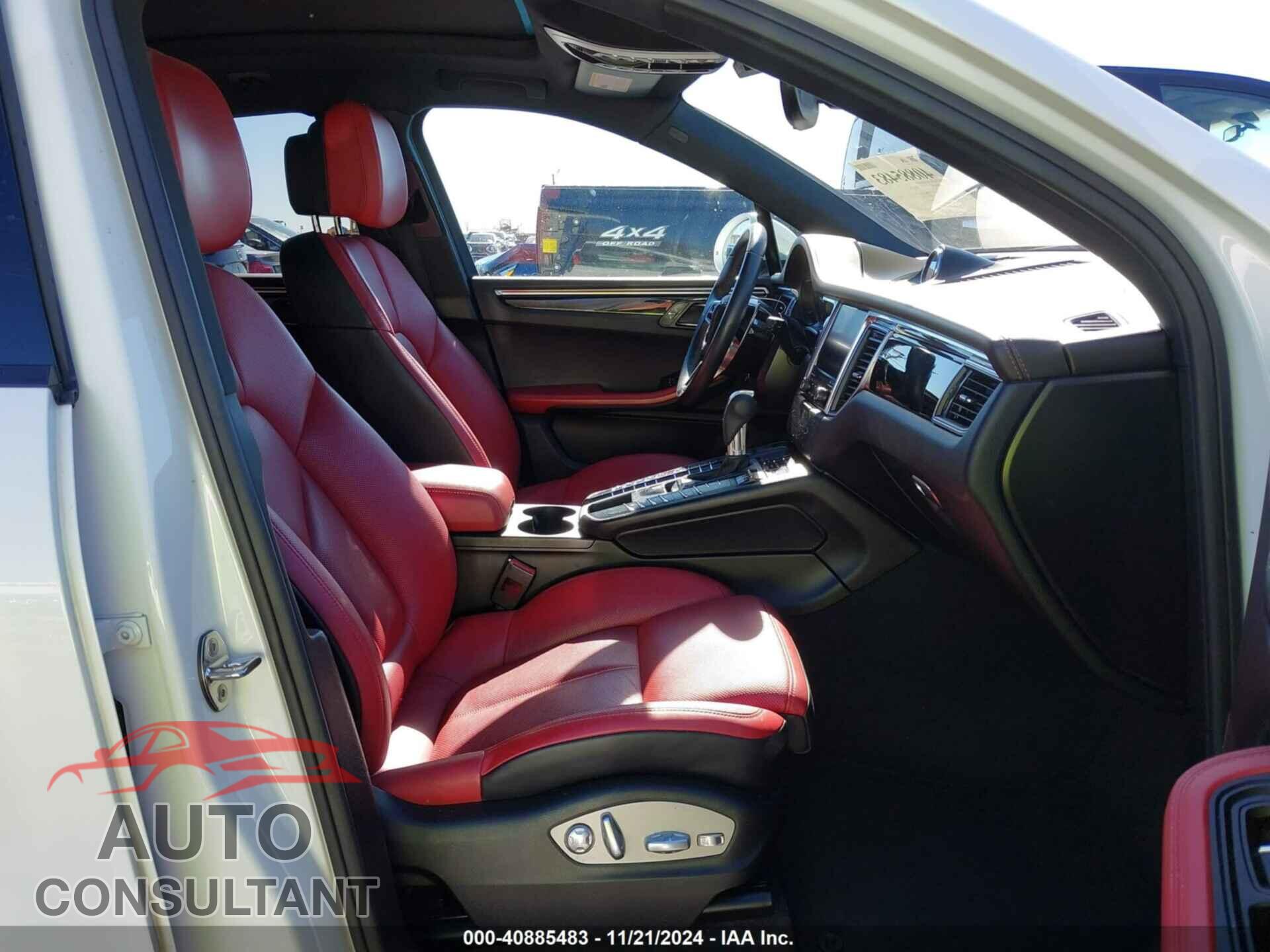 PORSCHE MACAN 2018 - WP1AA2A59JLB21910