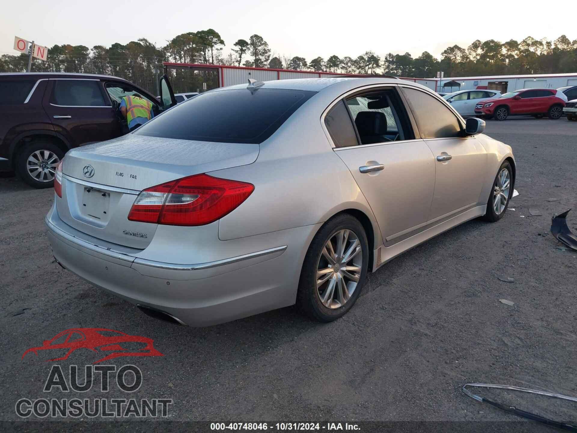 HYUNDAI GENESIS 2013 - KMHGC4DD3DU224786