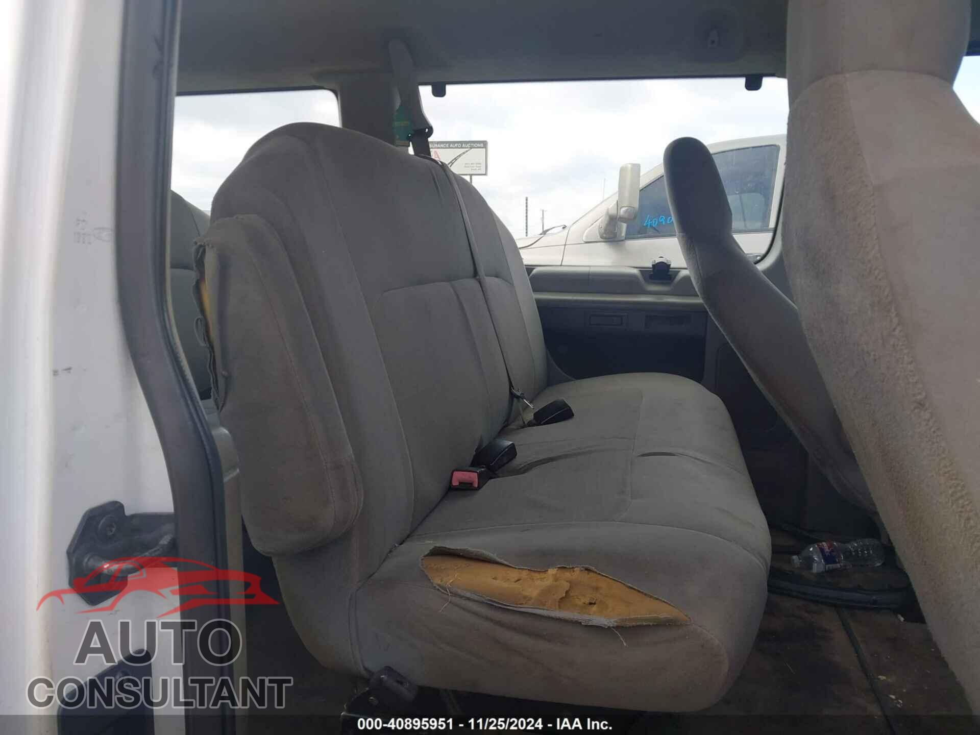 FORD E-350 SUPER DUTY 2011 - 1FBSS3BL7BDB12550