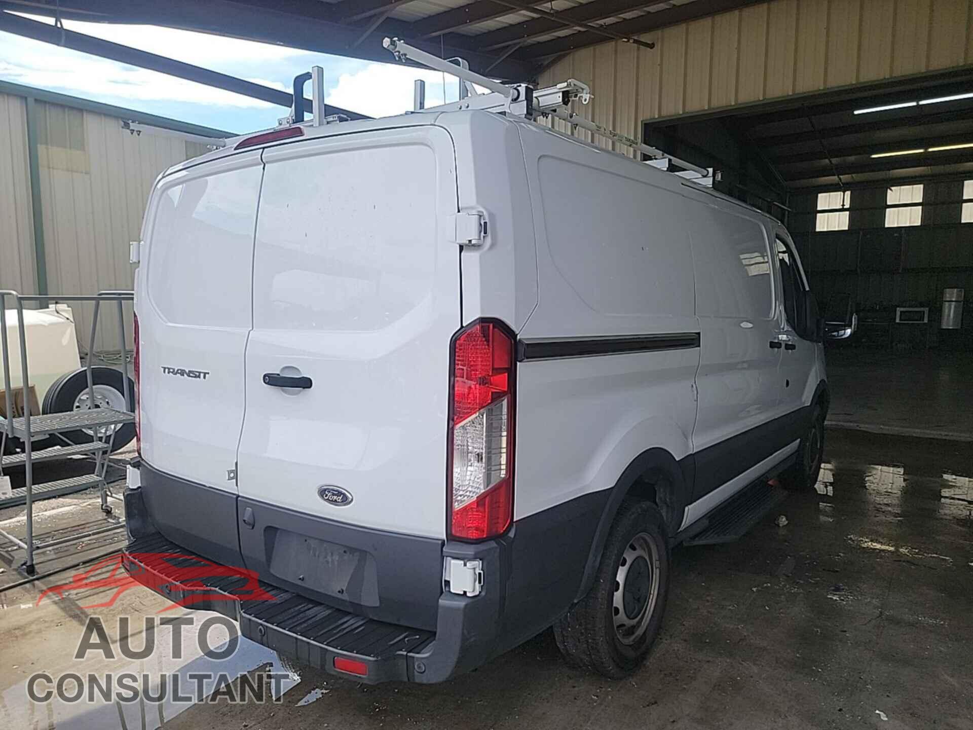 FORD TRANSIT 2018 - 1FTYR1YM8JKB43905