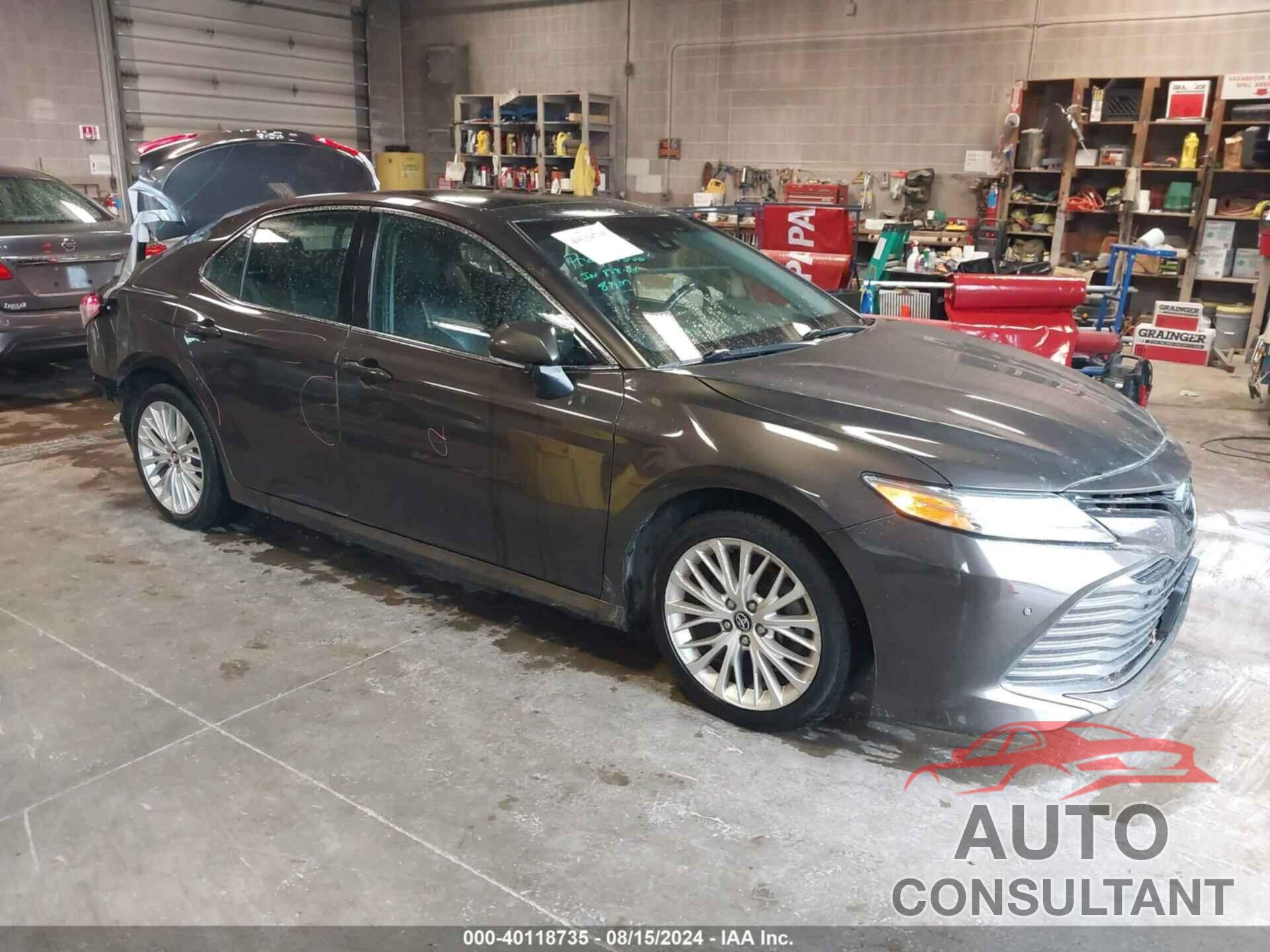 TOYOTA CAMRY 2018 - 4T1B11HK5JU007226